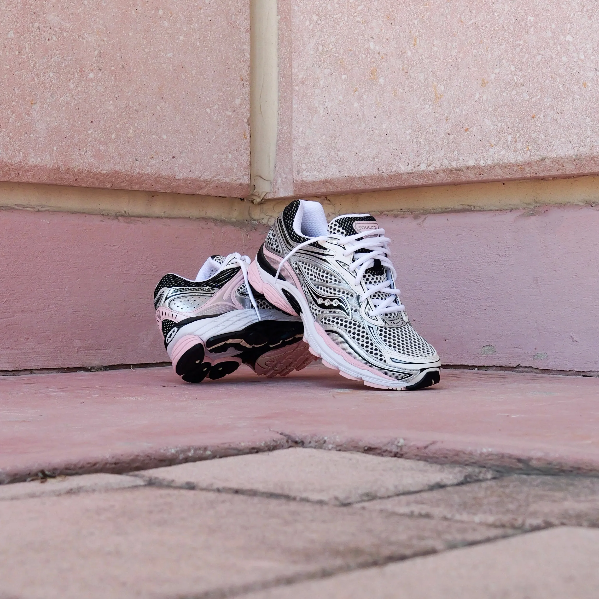 Mens Saucony ProGrid Omni 9 (Silver/Pink) therapeutic - benefit - level