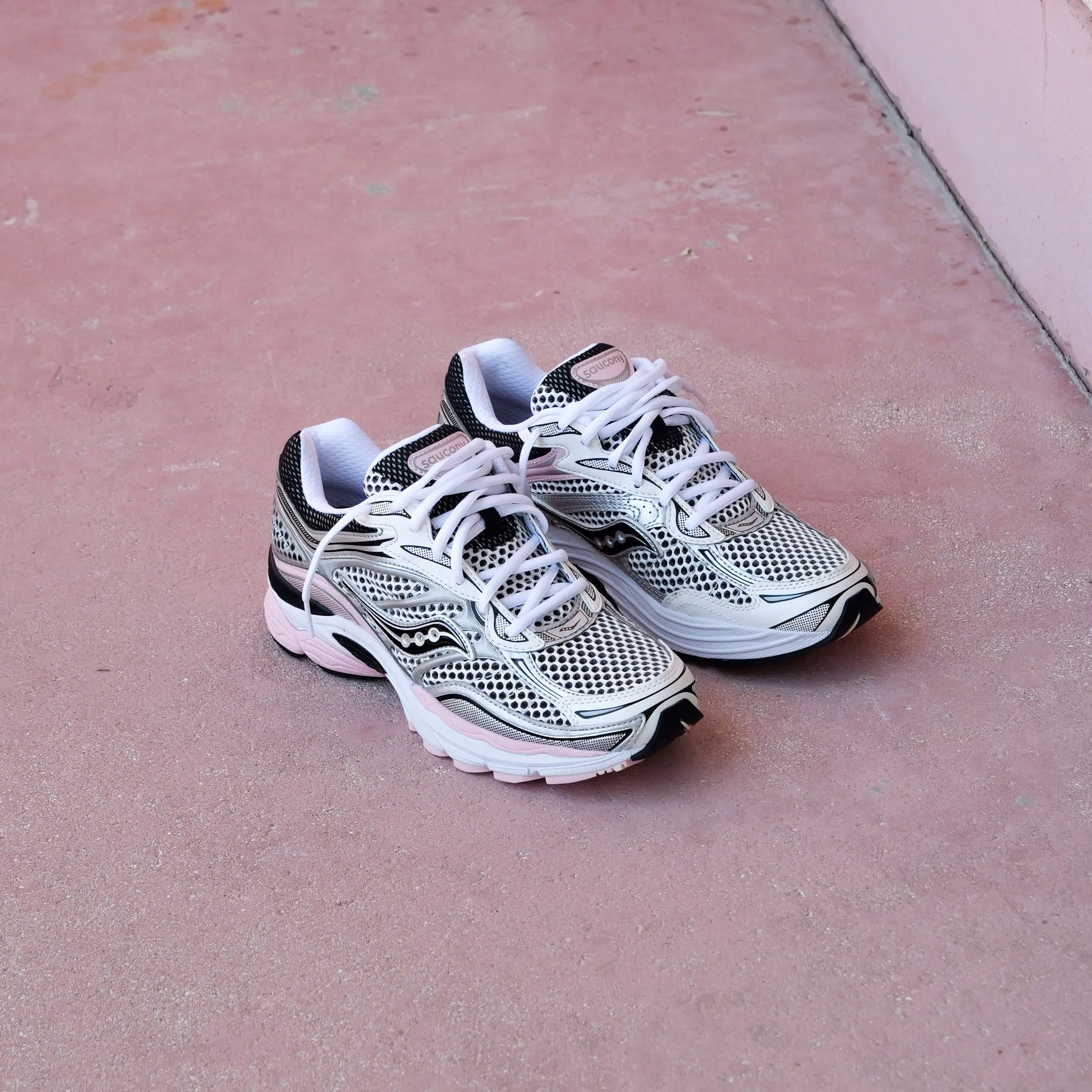 Mens Saucony ProGrid Omni 9 (Silver/Pink) Casual cushioning weekday