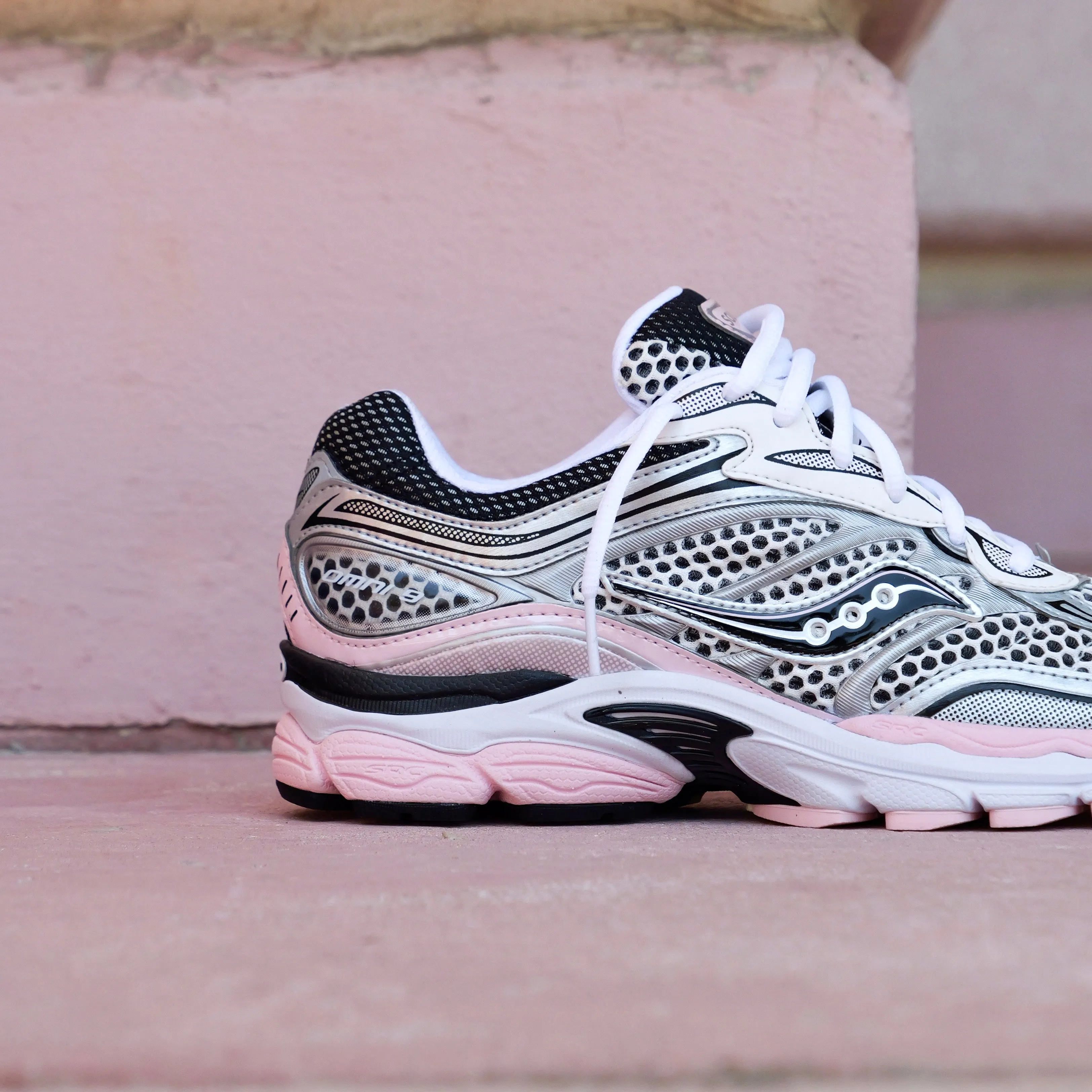 passionate runners Mens Saucony ProGrid Omni 9 (Silver/Pink)
