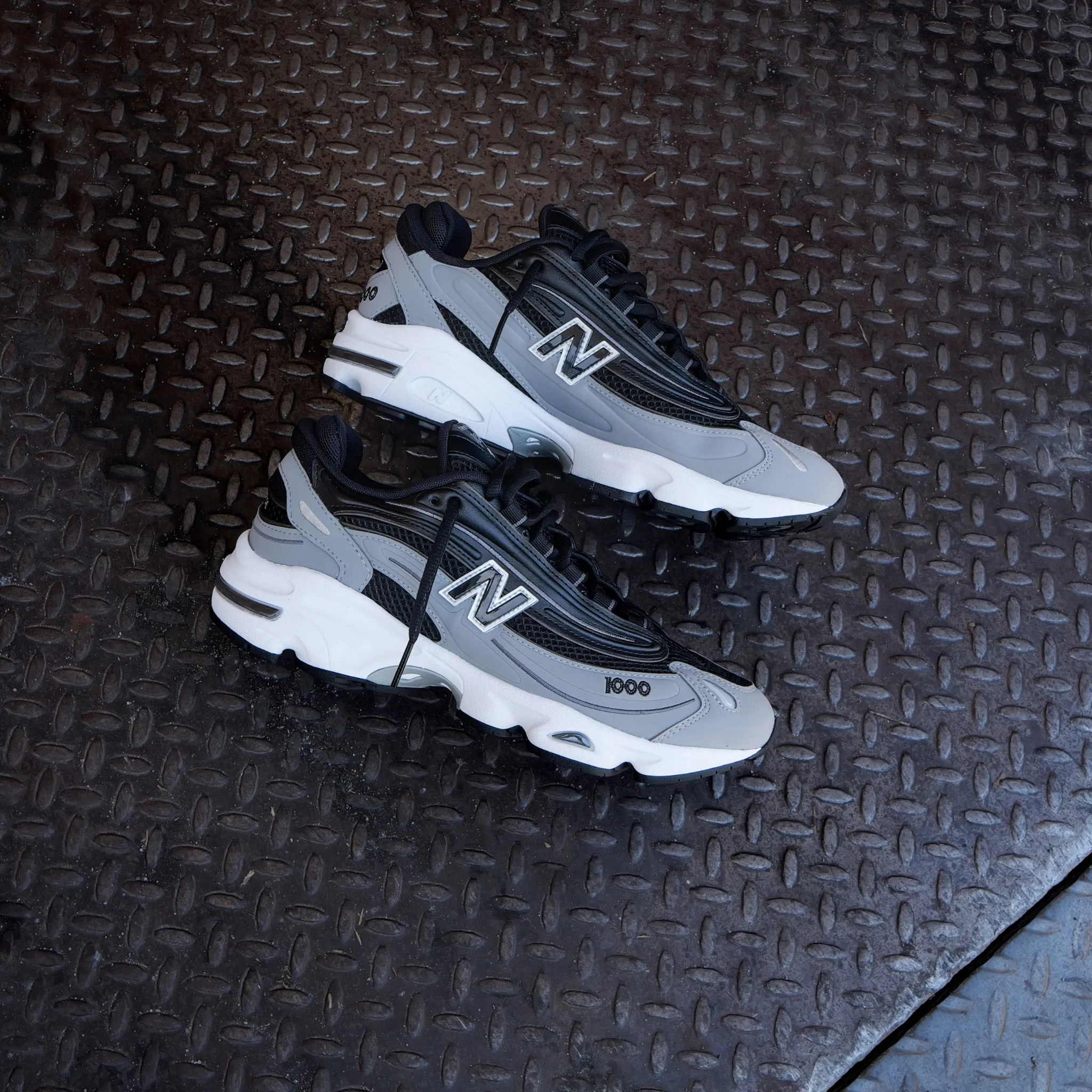 New Balance 1000 (Grey/Black) M1000A table tennis