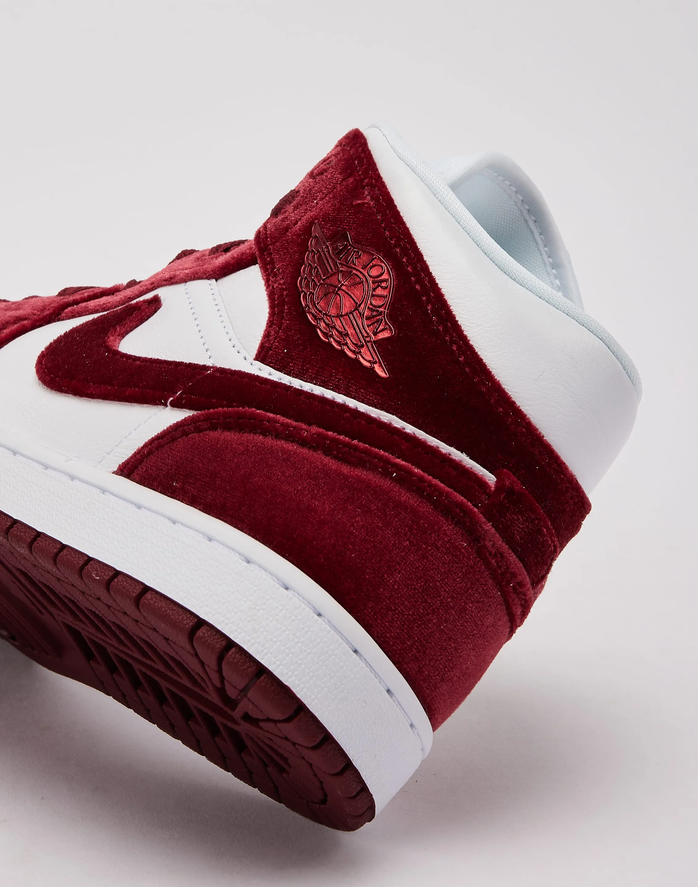 Jordan Air Jordan 1 Mid SE Slip   On Trend-setting ease