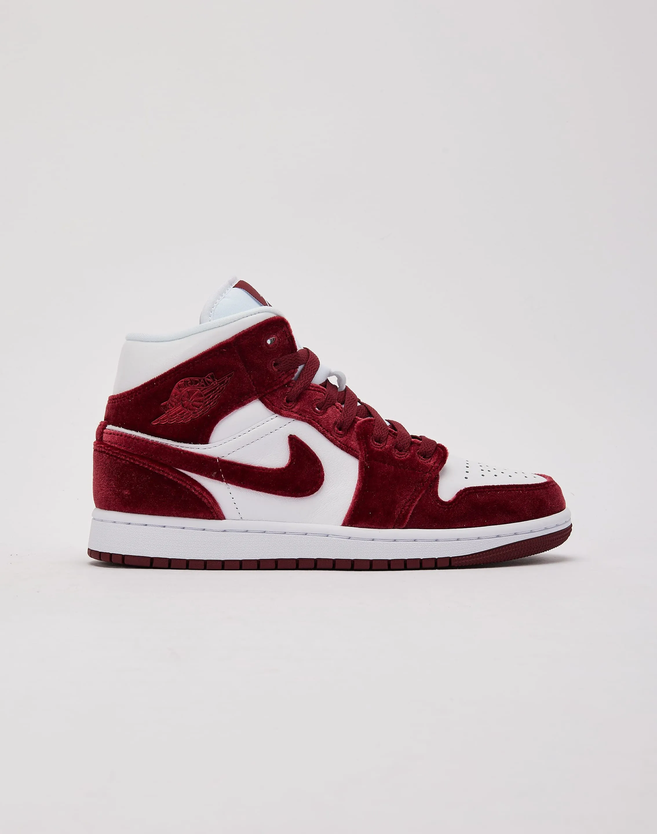 Loafers style Stylish Wear Jordan Air Jordan 1 Mid SE