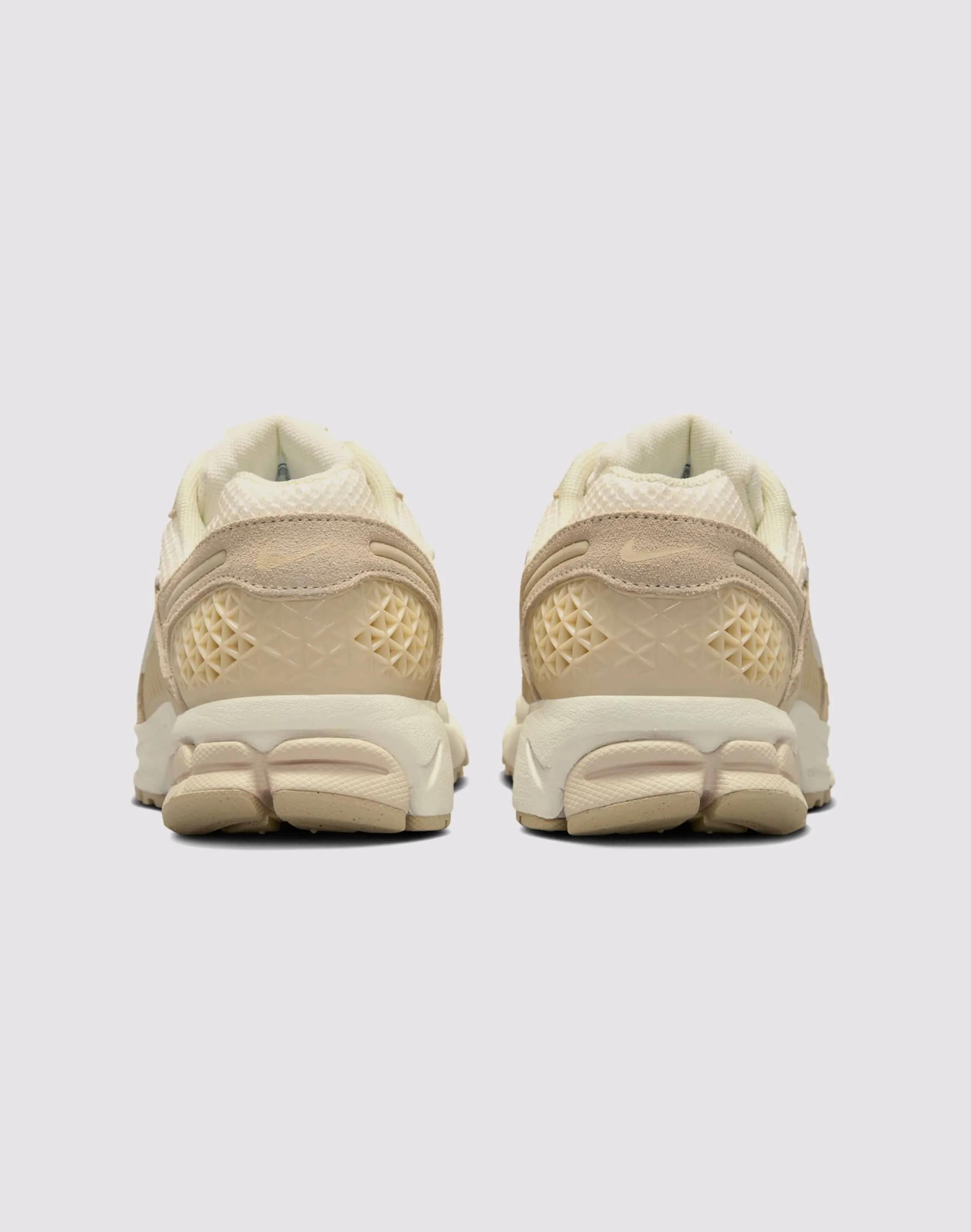 Breath Comfort Traction Optimized Grip Nike Zoom Vomero 5 "Beach/Sail/Lt Khaki/Pale Ivory"