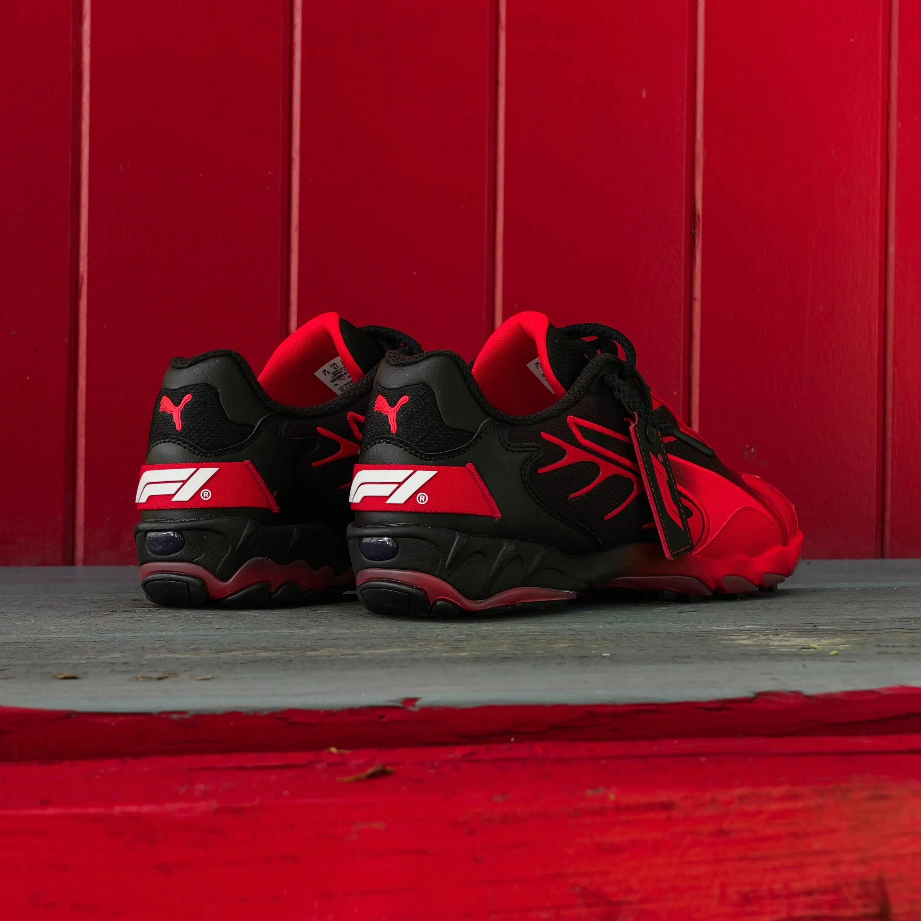 Glam stability warm - weather shoes Mens Puma Inhale F1 75yrs (Puma Black/Pop Red)