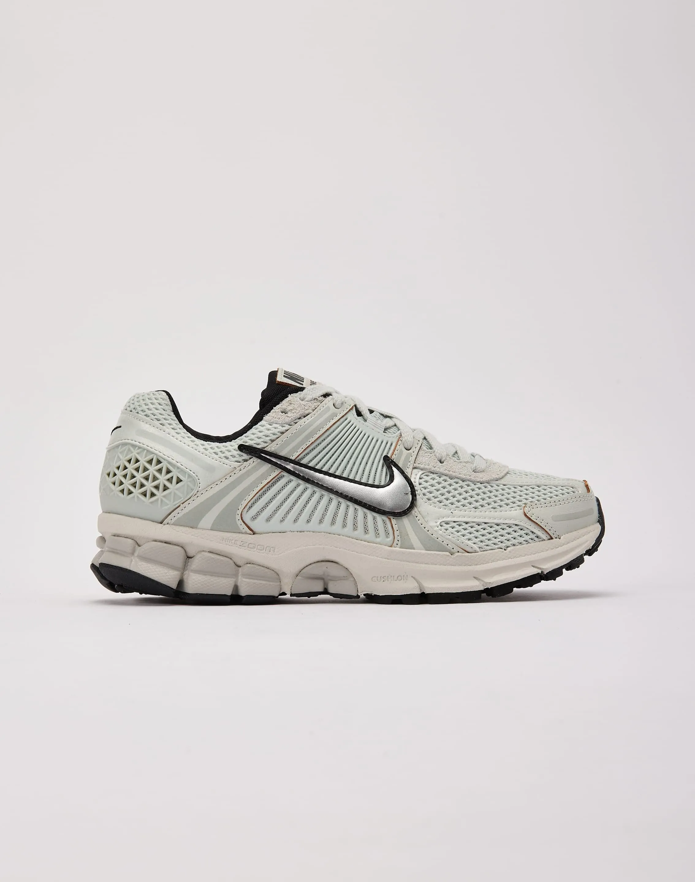 Nike Zoom Vomero 5 Foot Motion