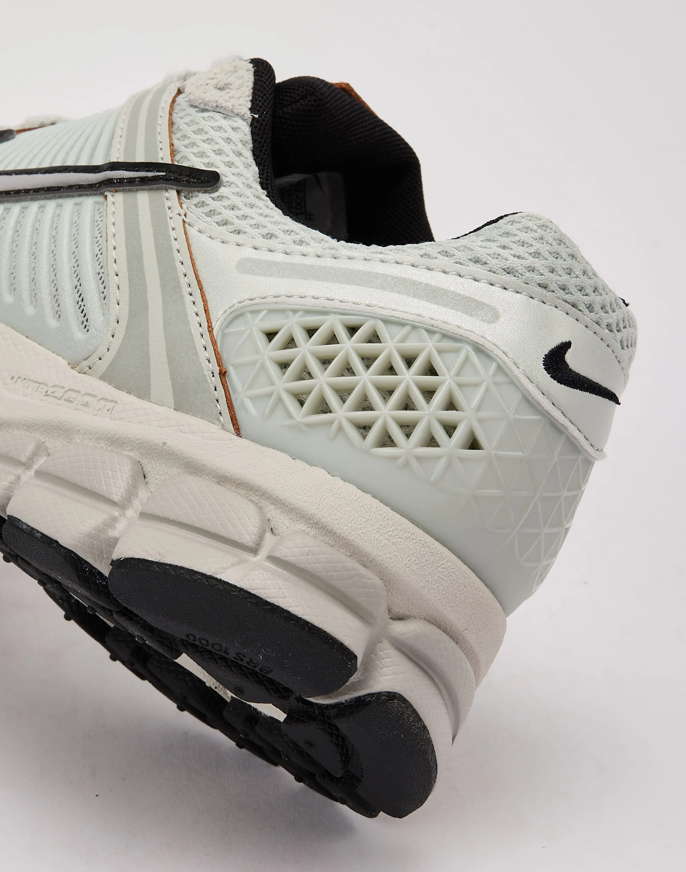 Nike Zoom Vomero 5 Lockdown Lacing System