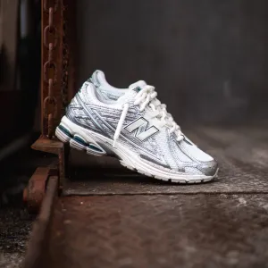 Mens New Balance 1906R (Grey/White) - M1906REE seniors - specific features Fashion-Forward