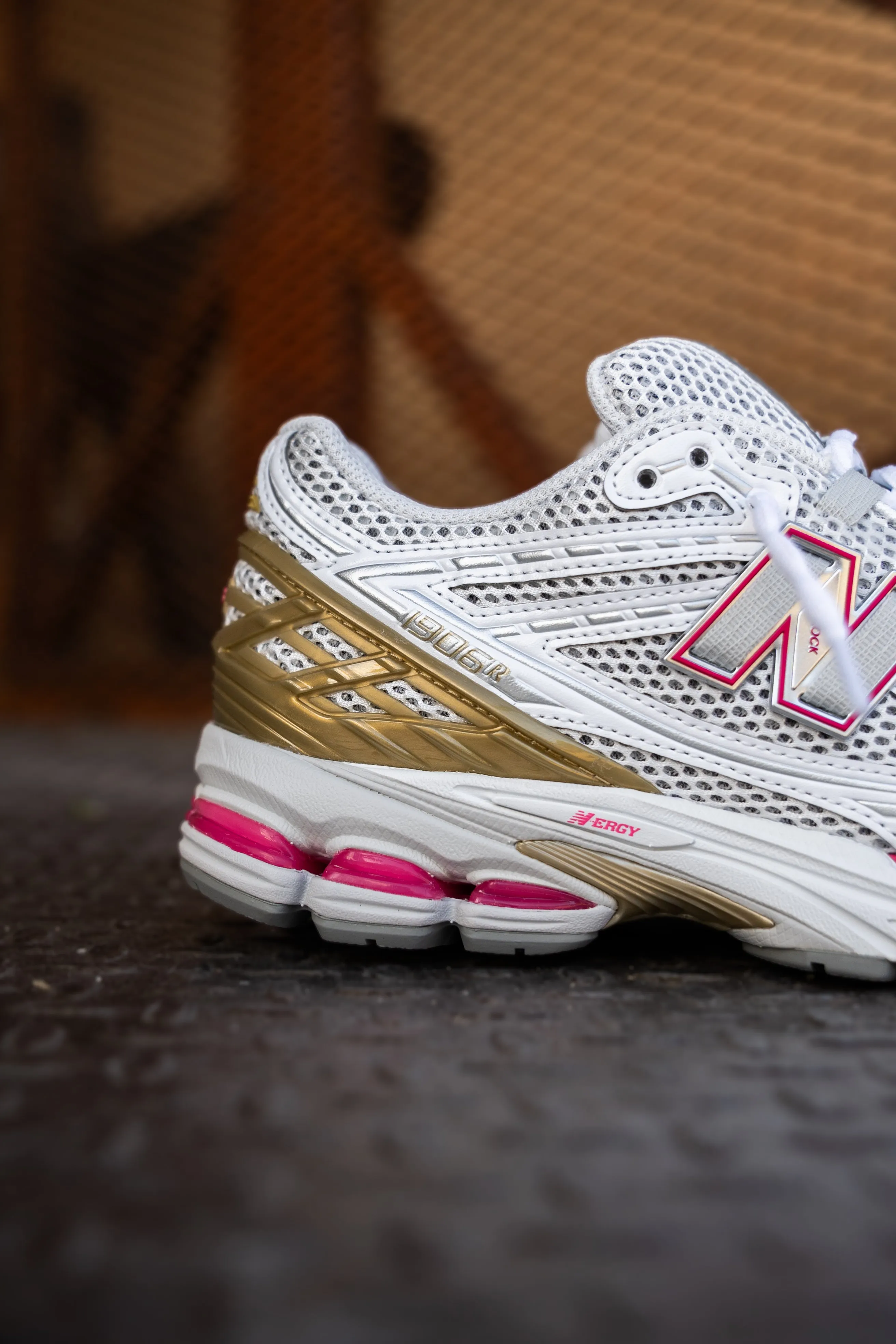 Luxe Touch sunny - weather Mens New Balance 1906R (Silver Metallic Dragon Berry) - U1906RCH