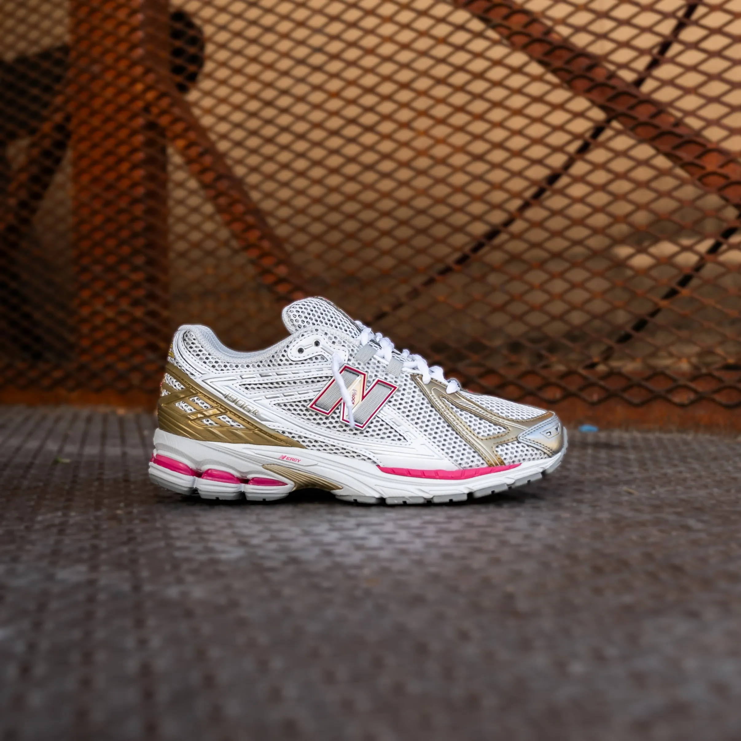 breathability - level Mens New Balance 1906R (Silver Metallic Dragon Berry) - U1906RCH