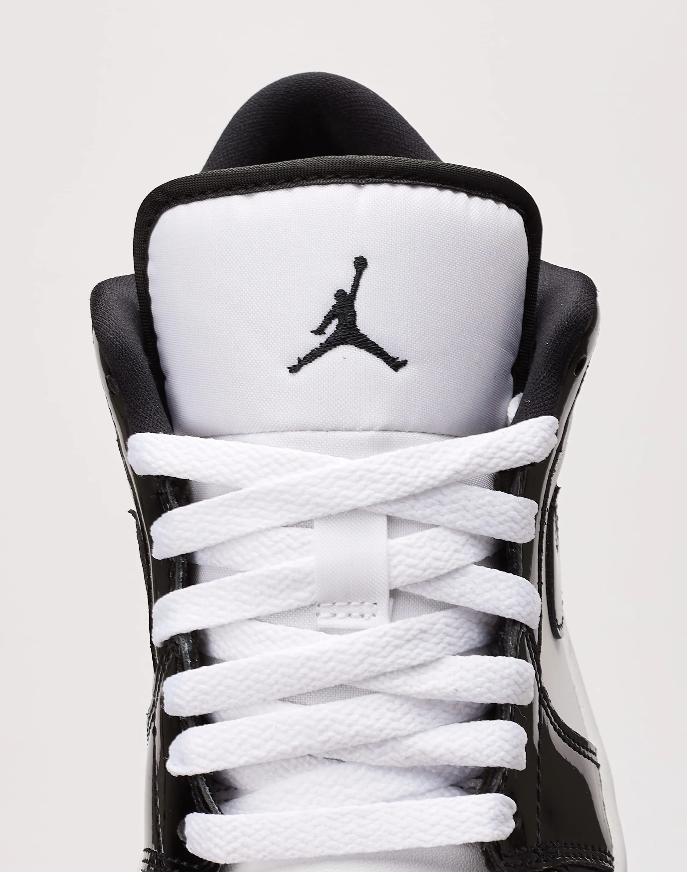 Friend Meet Comfort foam Jordan Air Jordan 1 Low SE 'Concord'
