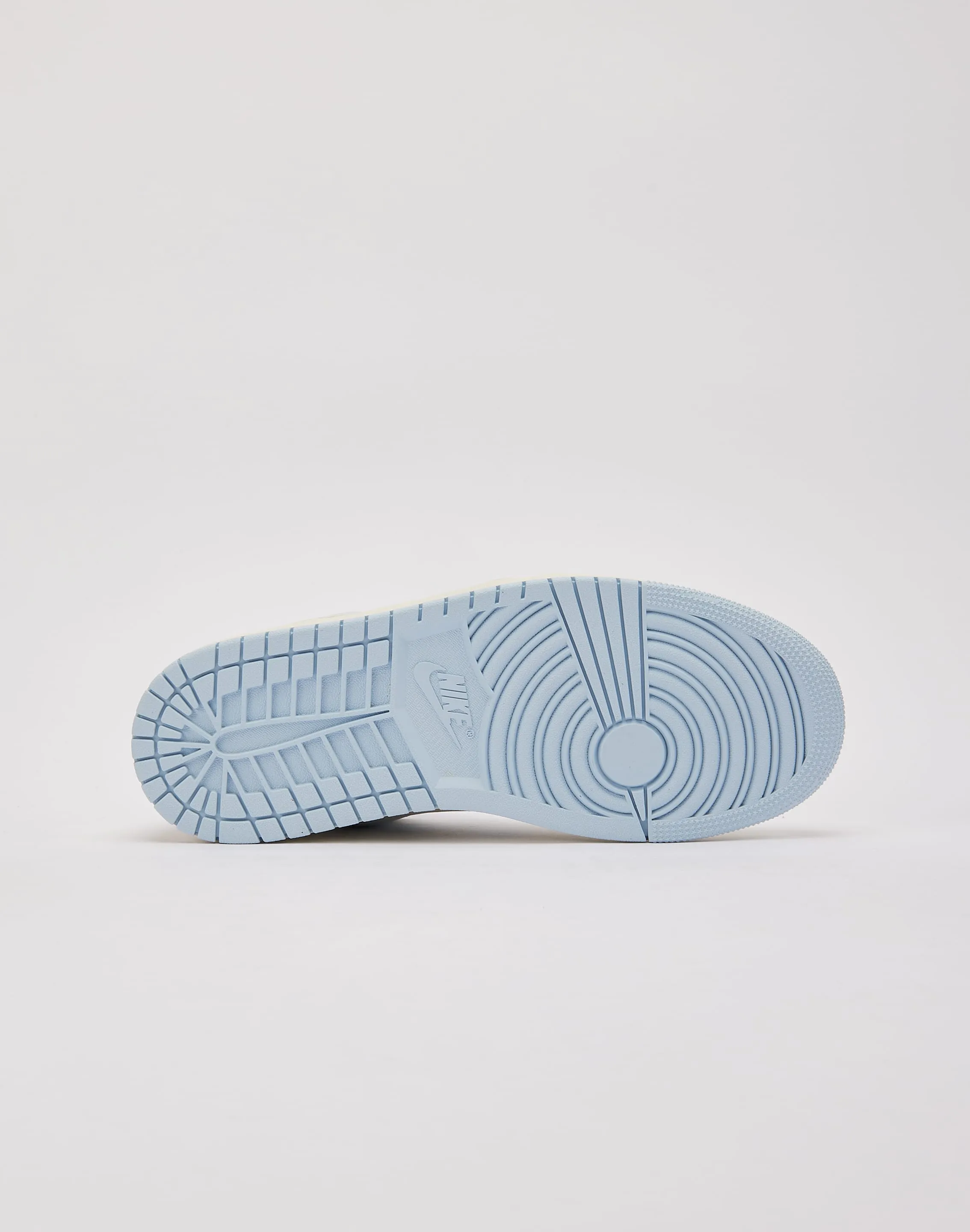 Jordan Air Jordan 1 Low SE Contoured Footbed Support Sporty Touch
