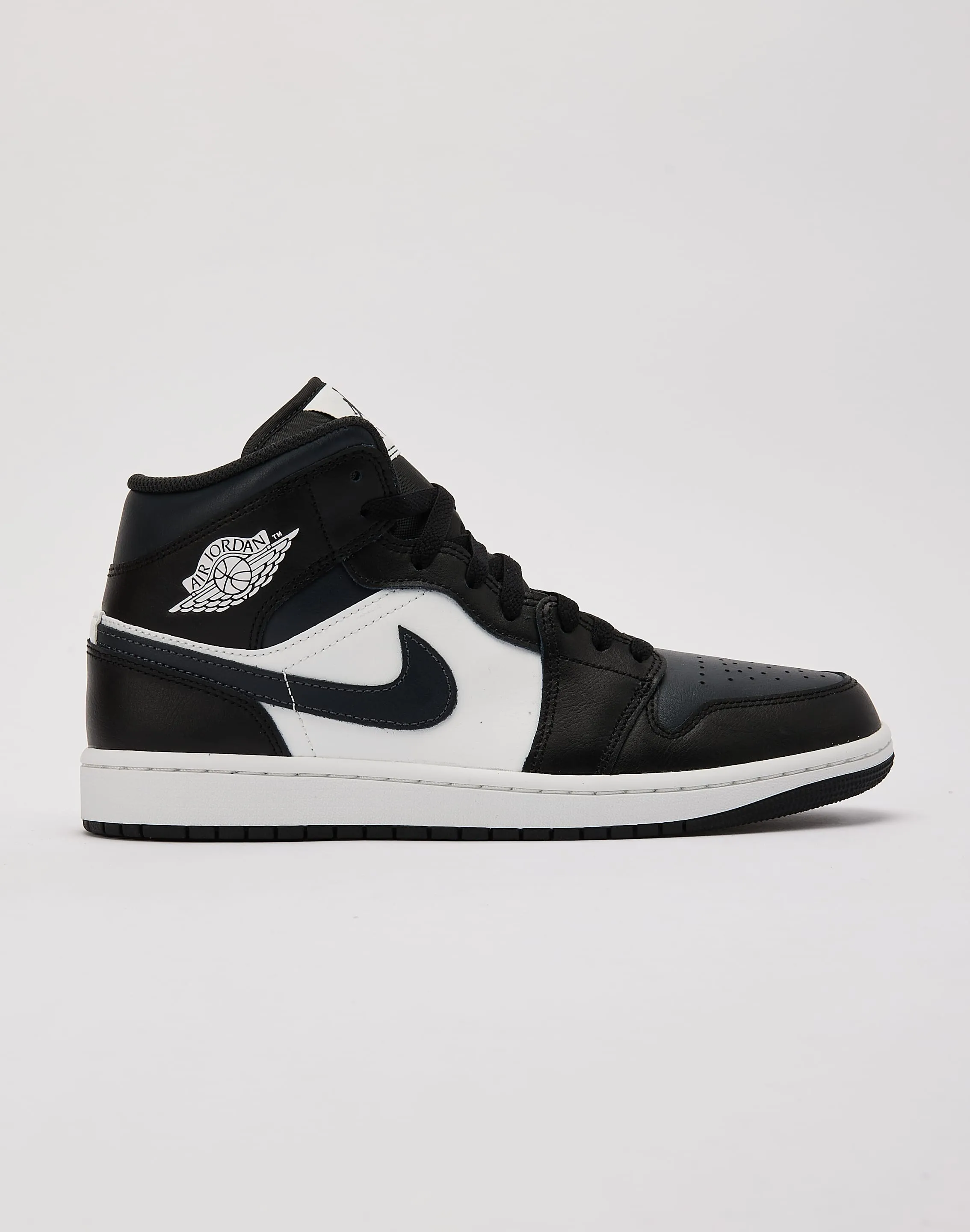 Jordan Air Jordan 1 Mid Smooth   finish Solid design