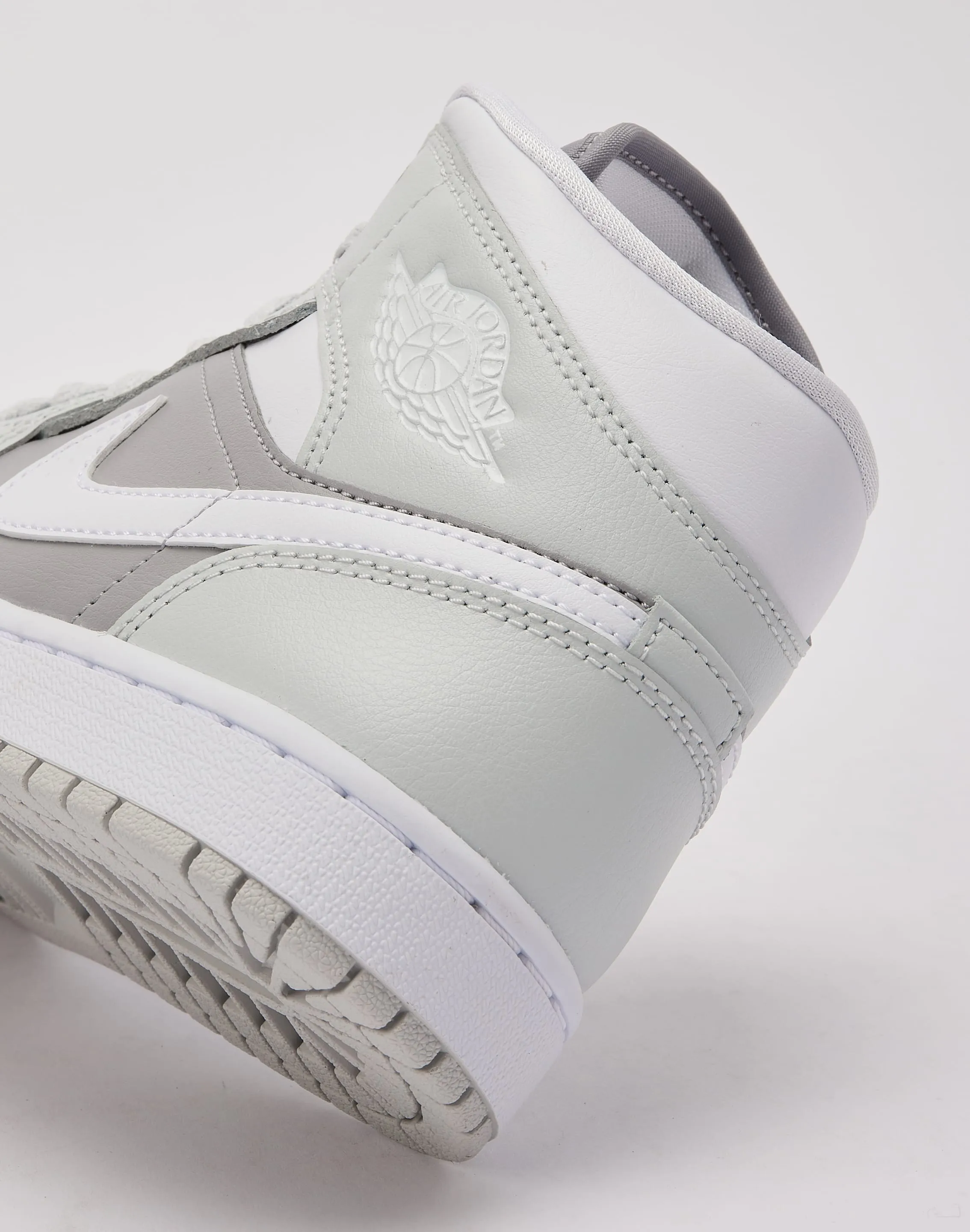 Jordan Air Jordan 1 Mid Ergonomic Fit Unidirectional Airflow Vents