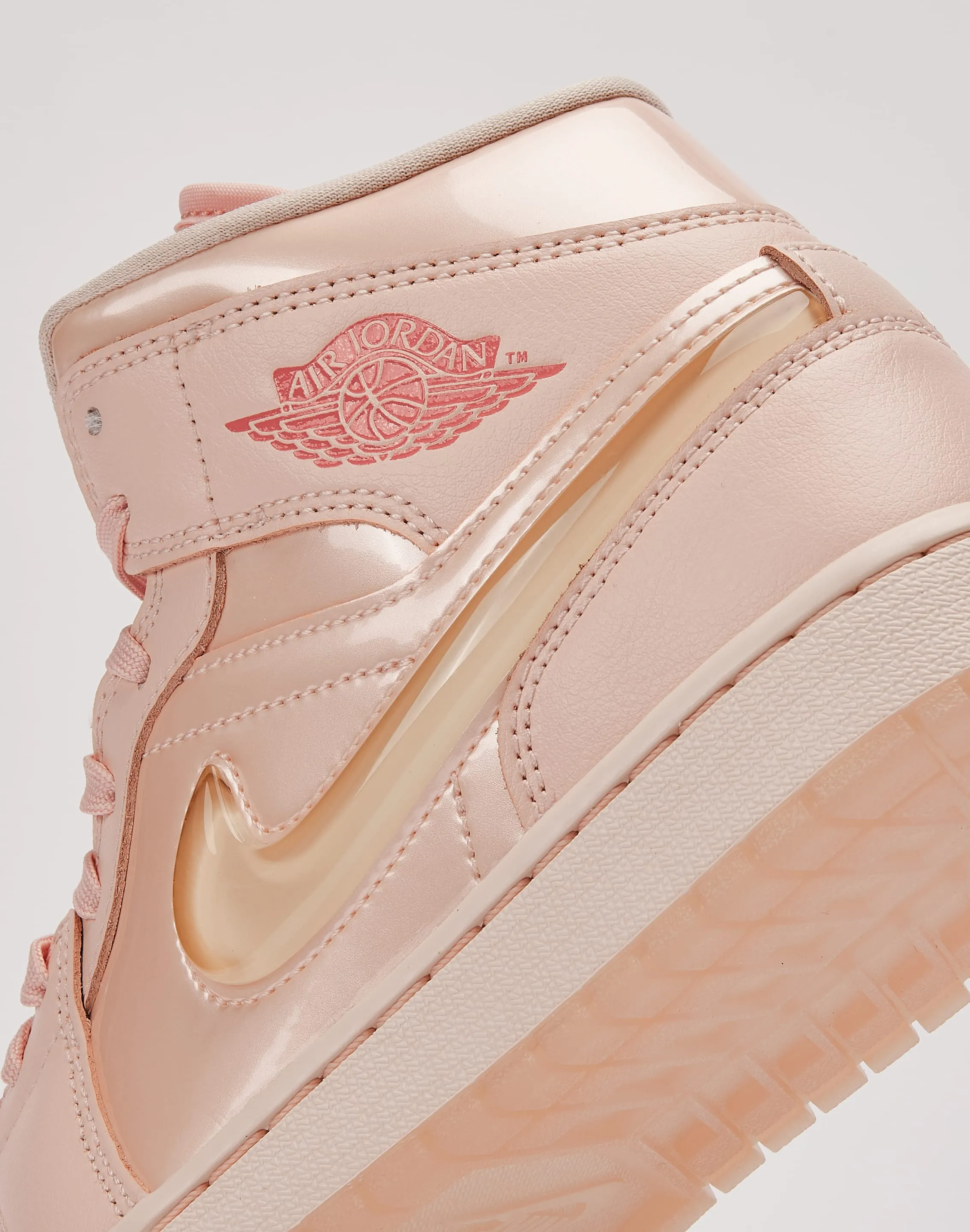Stretch Comfort Ultra Lightweight Frame Jordan Air Jordan 1 Mid SE