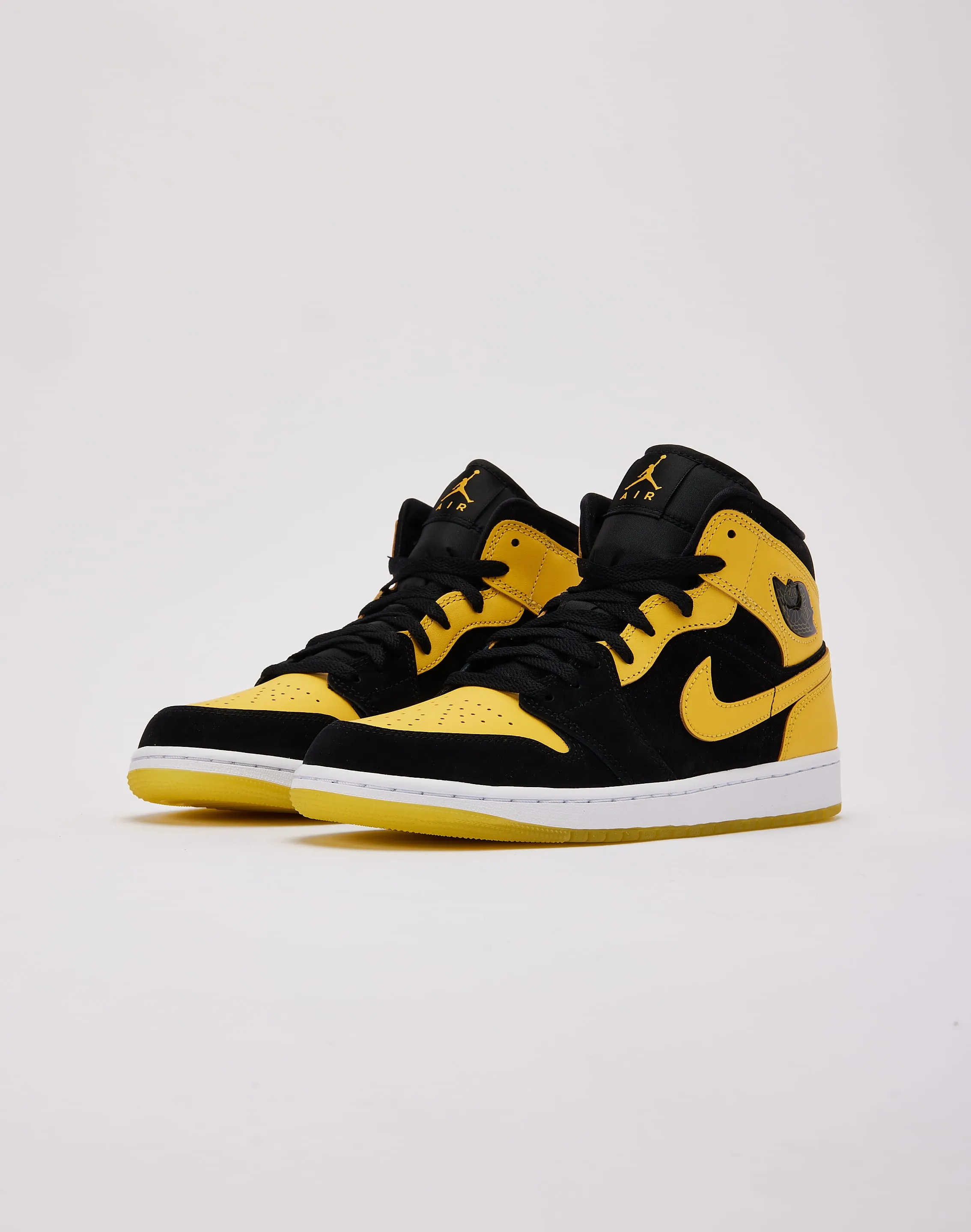 Jordan Air Jordan 1 Mid SE 'New Love' Commuter Pick