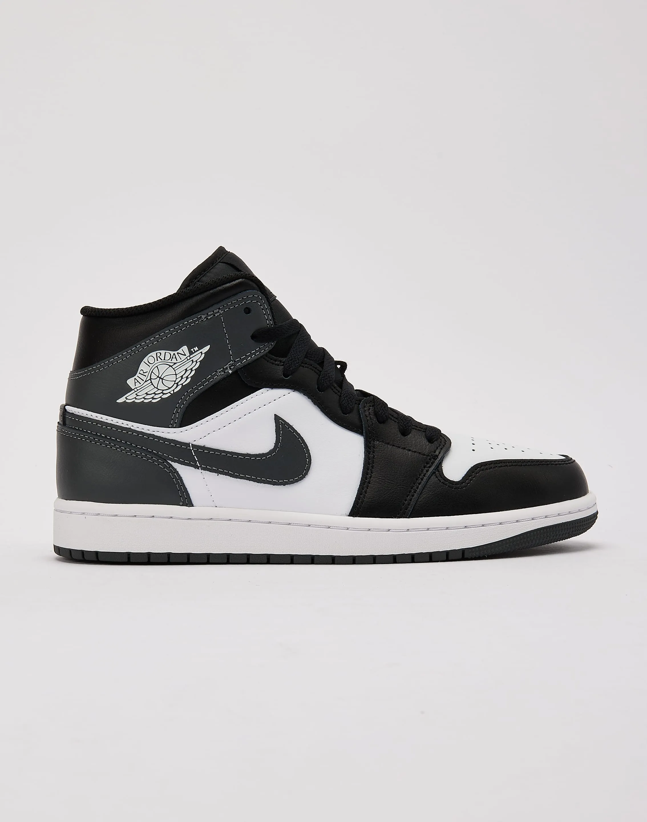 Jordan Air Jordan 1 Mid Everyday Style