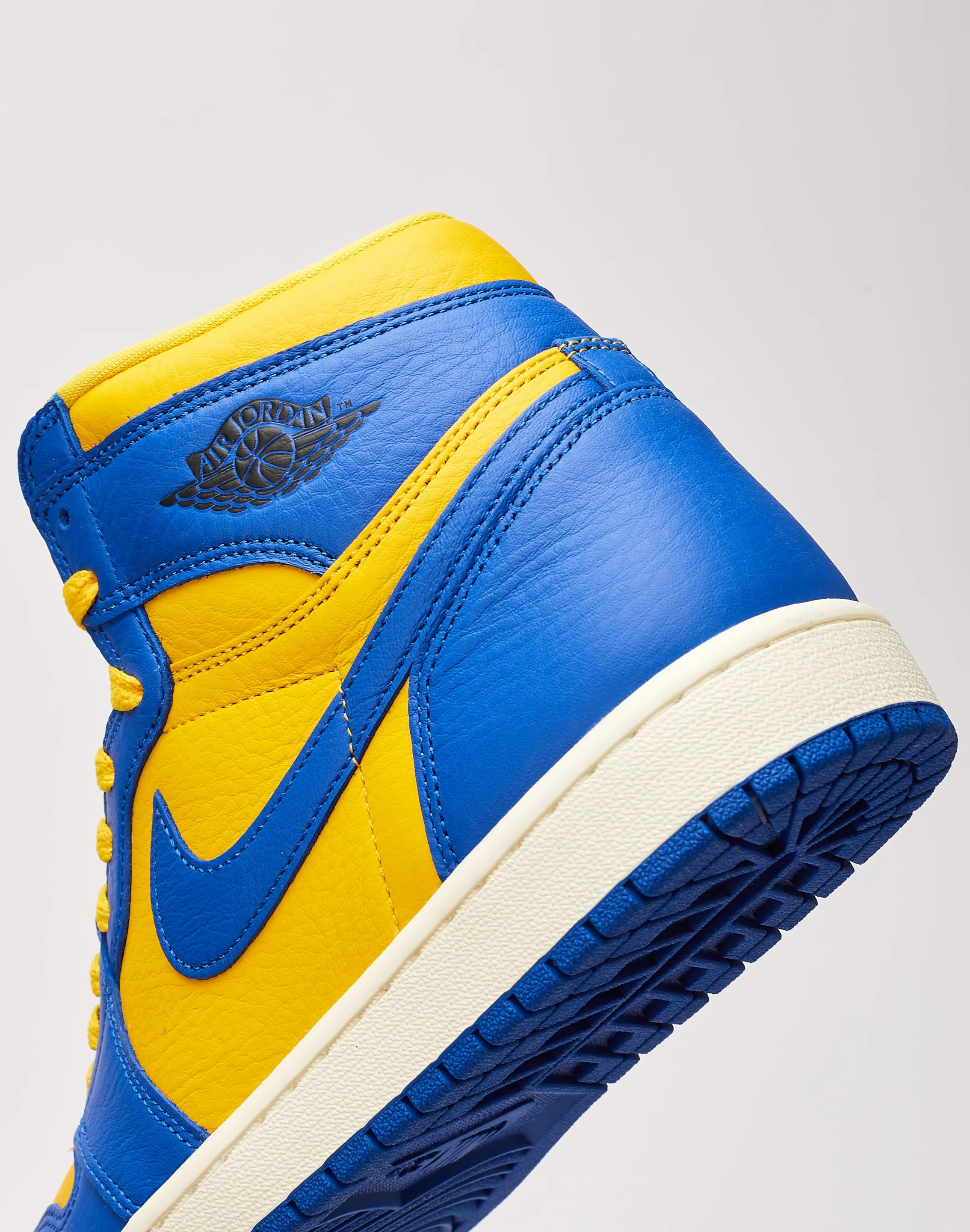 Jordan Air Jordan 1 Retro High OG 'Game Royal and Varsity Maize' Easy Match Abrasion Guard
