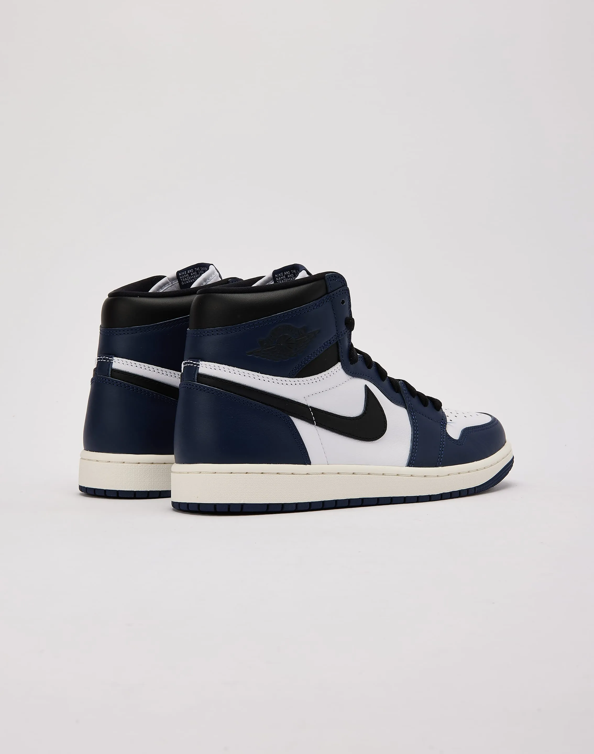 Jordan Air Jordan 1 Retro High OG 'Midnight Navy' Zip Design Timeless Accent