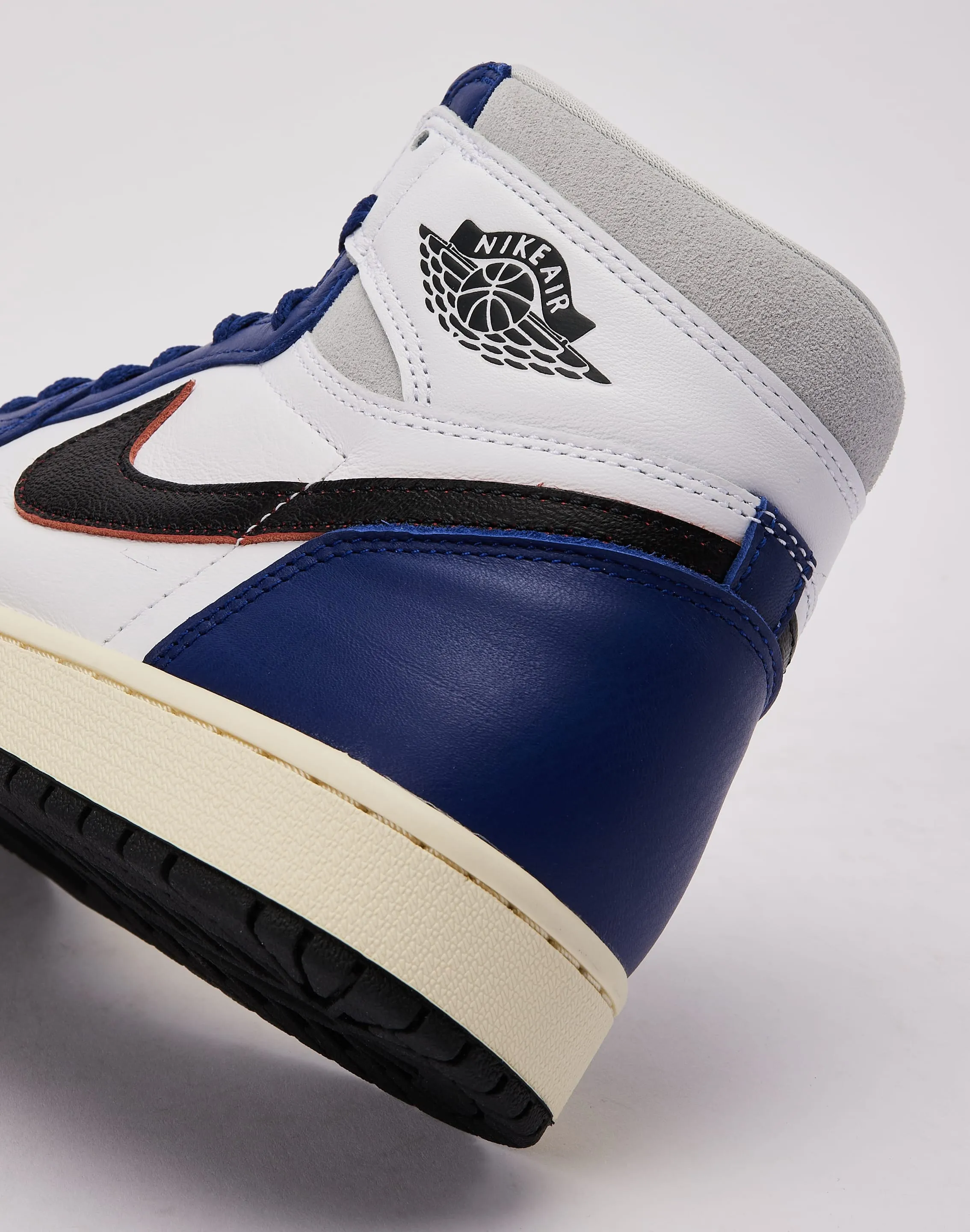 Workout Ready Club Pace Jordan Air Jordan 1 Retro High OG 'Rare Air'