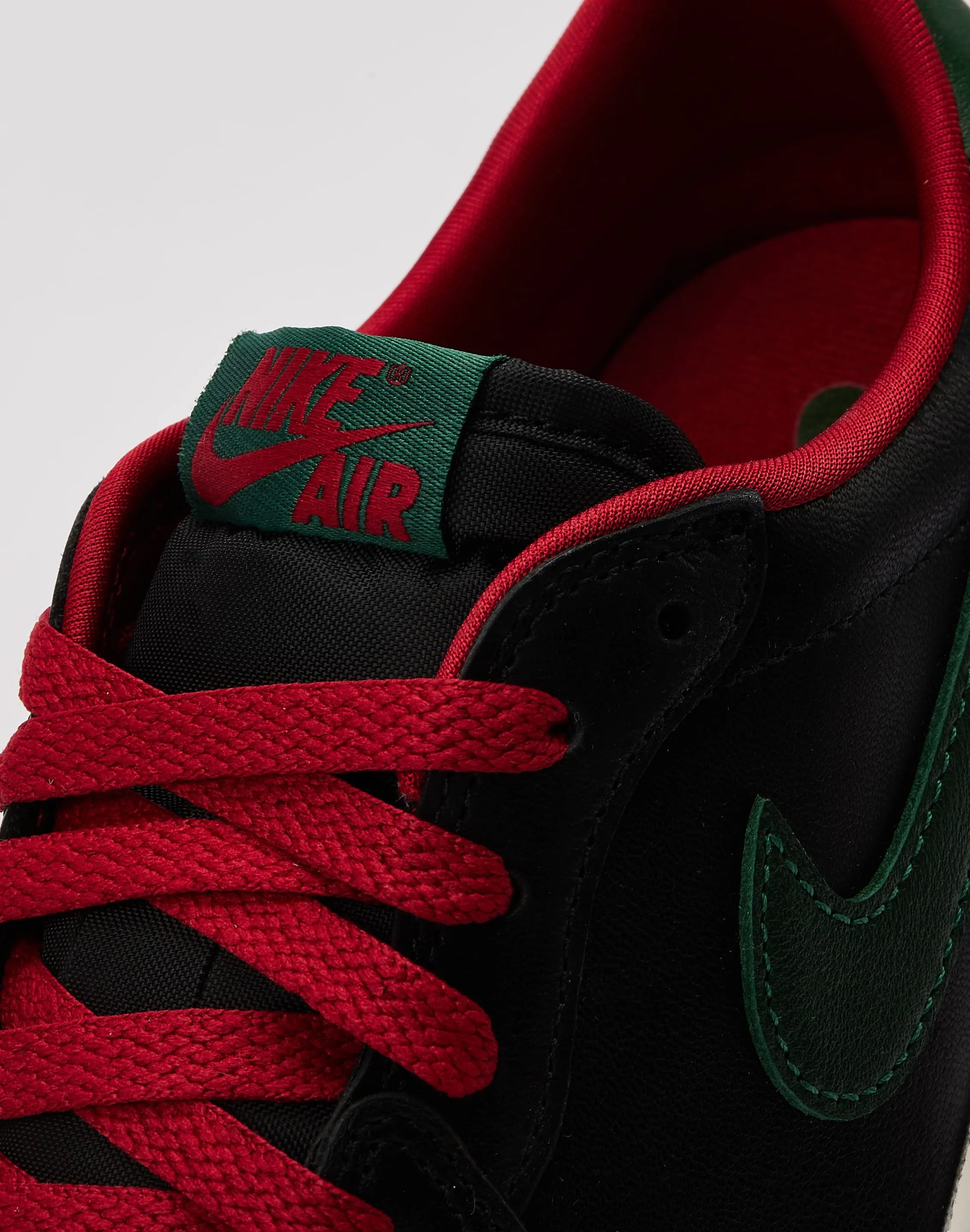 Jordan Air Jordan 1 Retro Low OG 'Black and Gorge Green' Modern Walk Comfort Cushioning