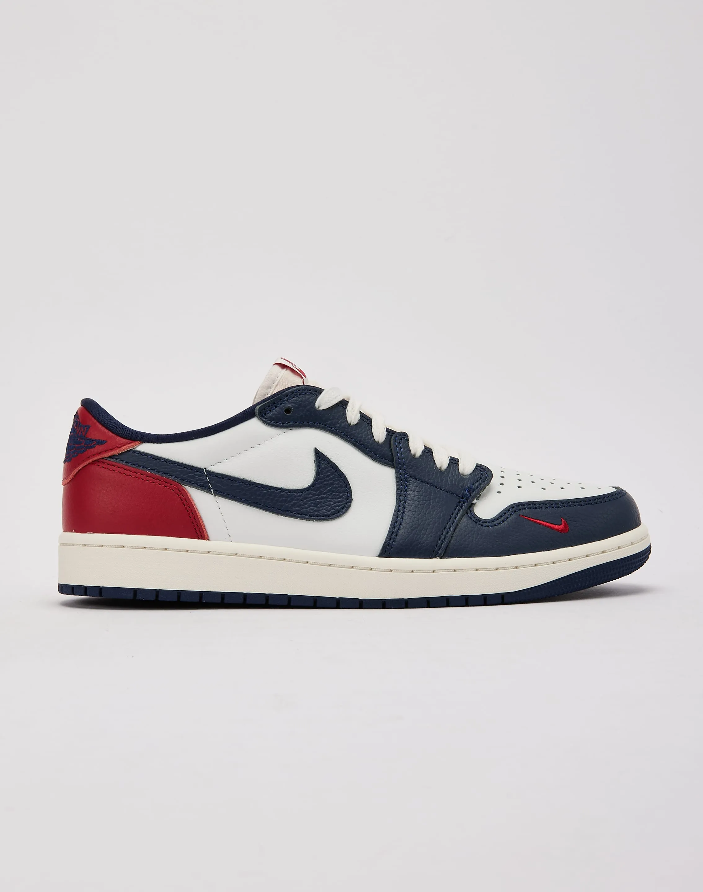 Jordan Air Jordan 1 Retro Low OG 'Howard University' Outfit Neutral