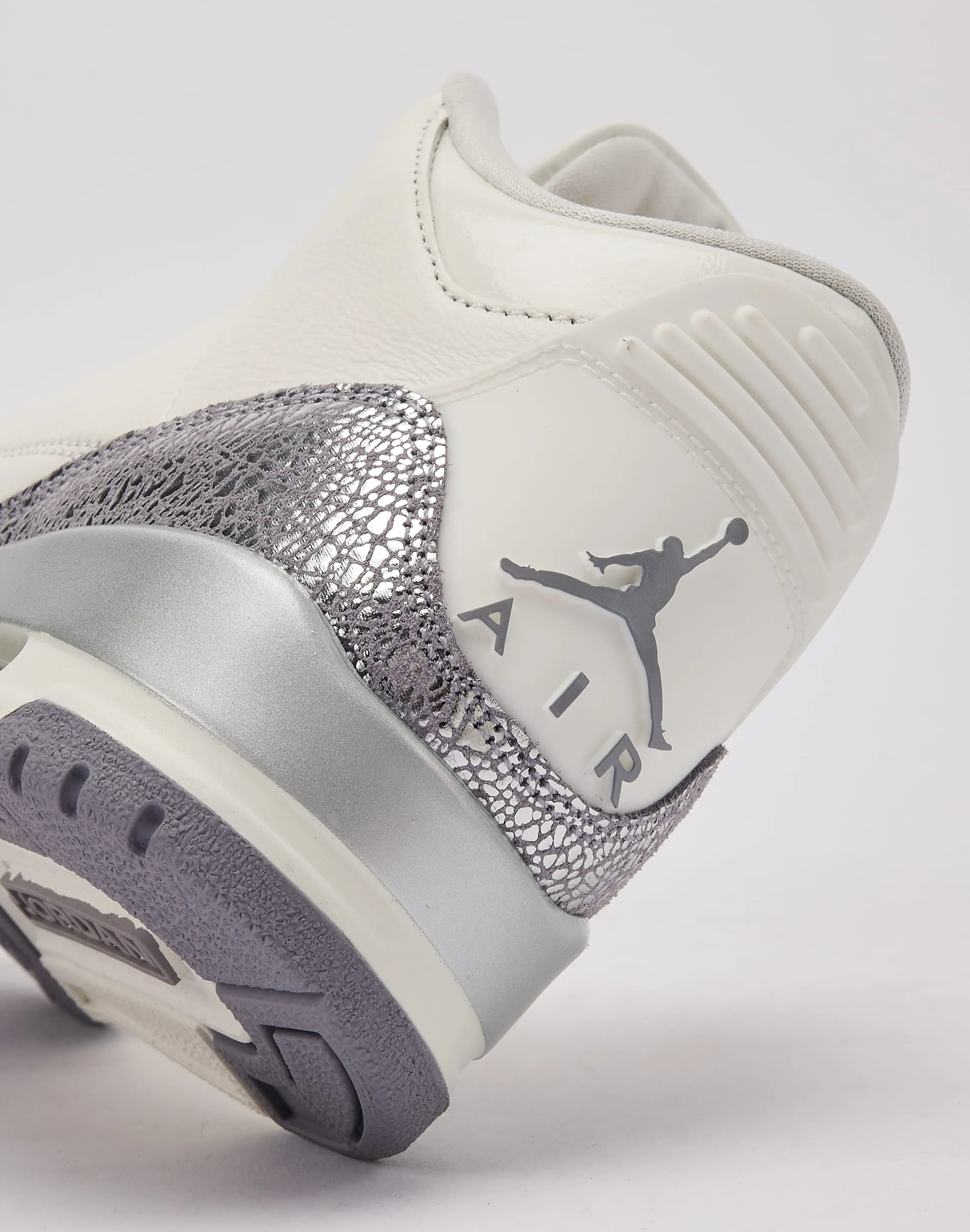 Jordan Air Jordan 3 Retro 'Sail Cement Grey' Fashionable Style
