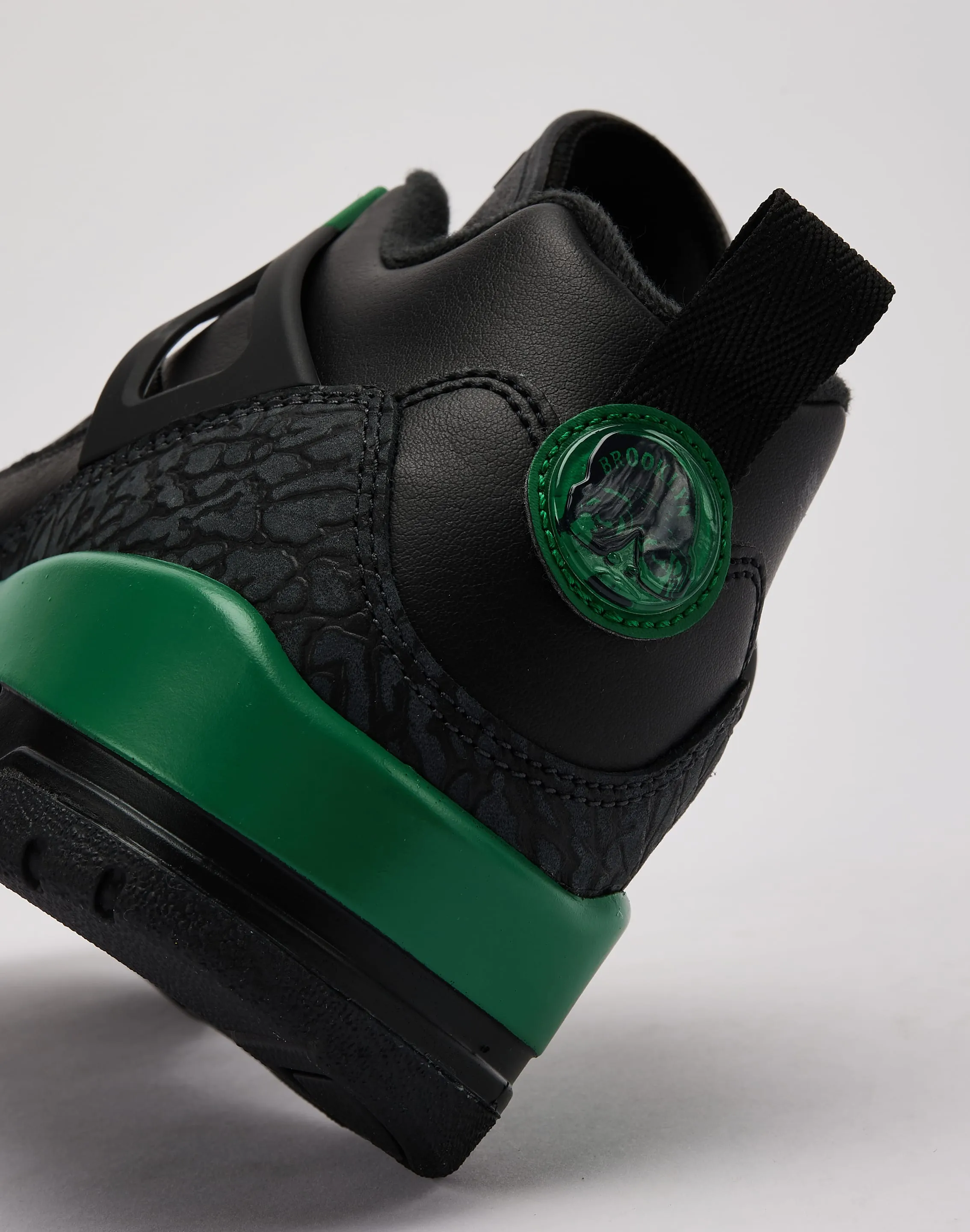 Jordan Spizike Low Event Go Happy Walk