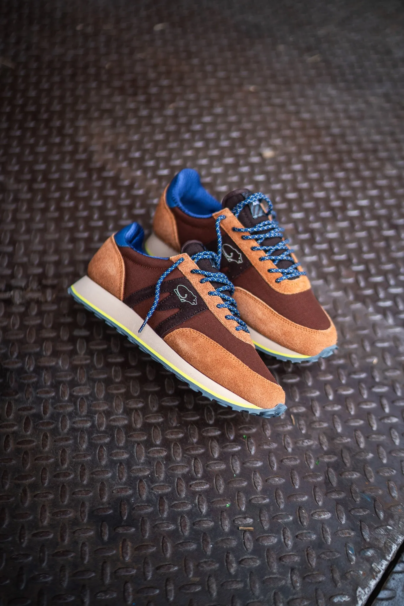 Karhu Albatross Control (Brown Sugar/Java) Iconic shock absorption Boosted flair