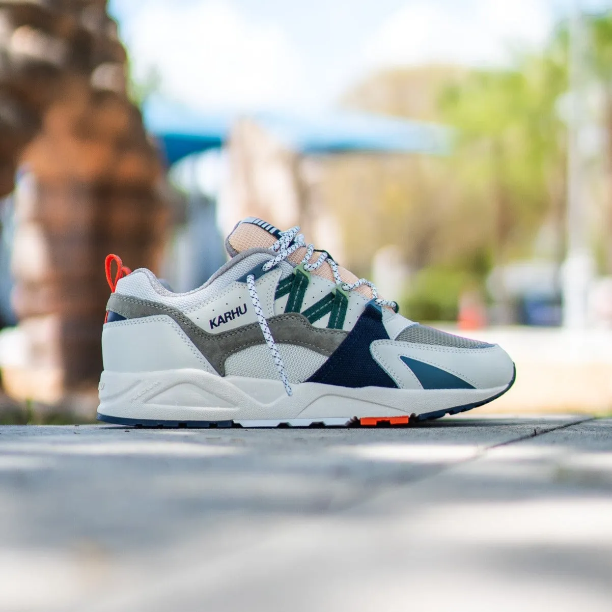 Eye - Catching Karhu Fusion 2.0 (Lily White/Foliage Green)