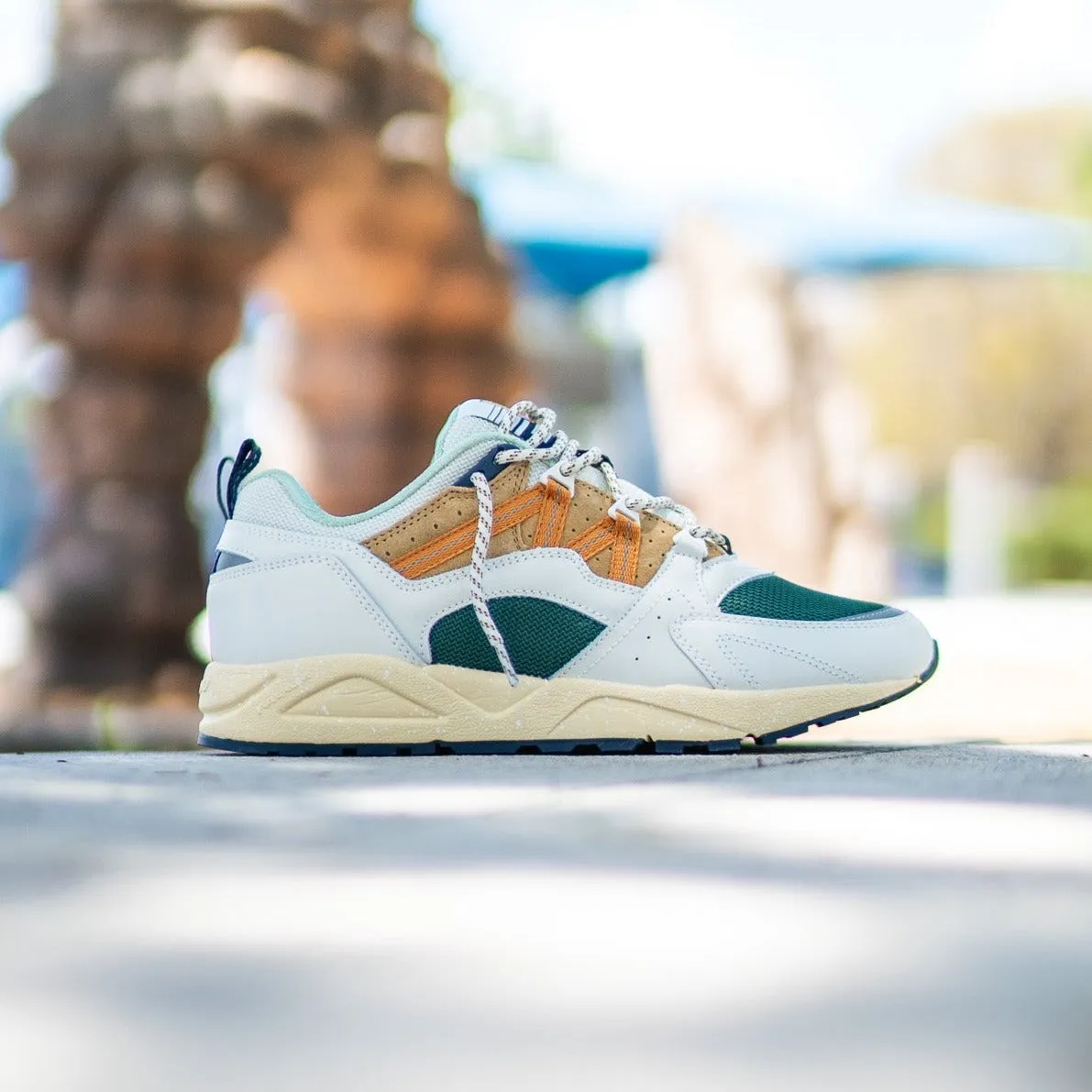 Karhu Fusion 2.0 (Lily White/Nugget) necessary soccer players' traction