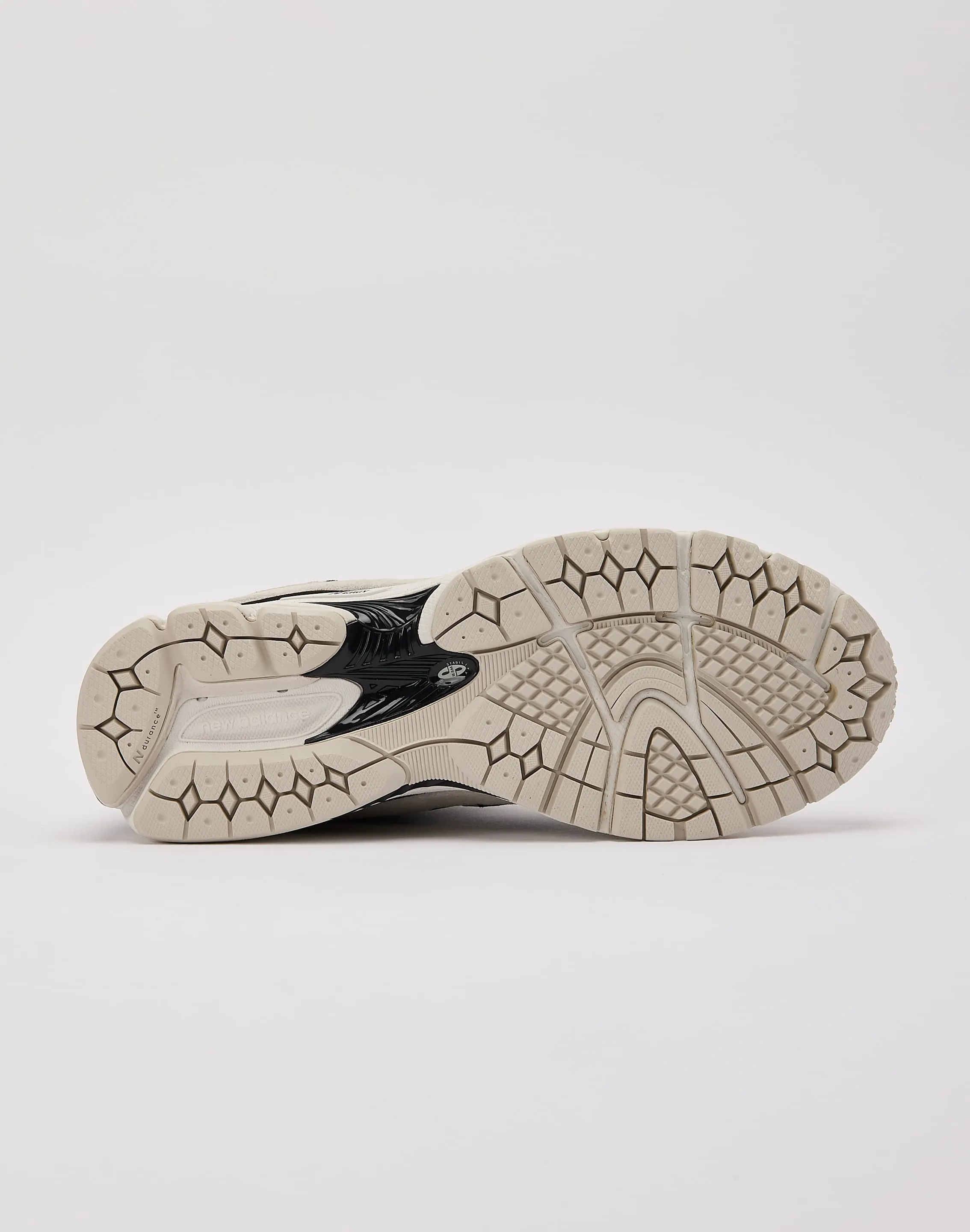 Wild Hike Low Impact New Balance 2002R