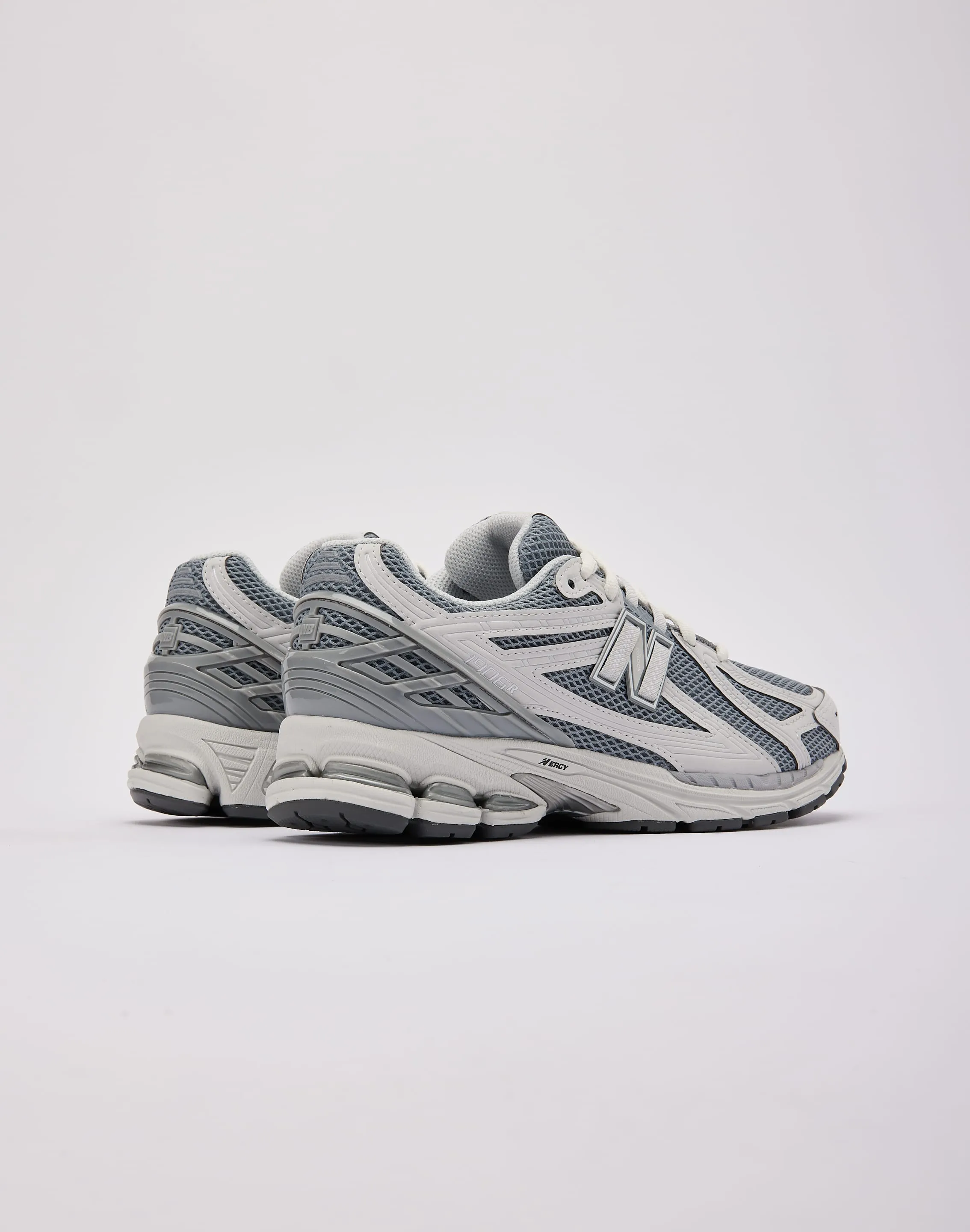 Minimal Edge New Balance 1906R
