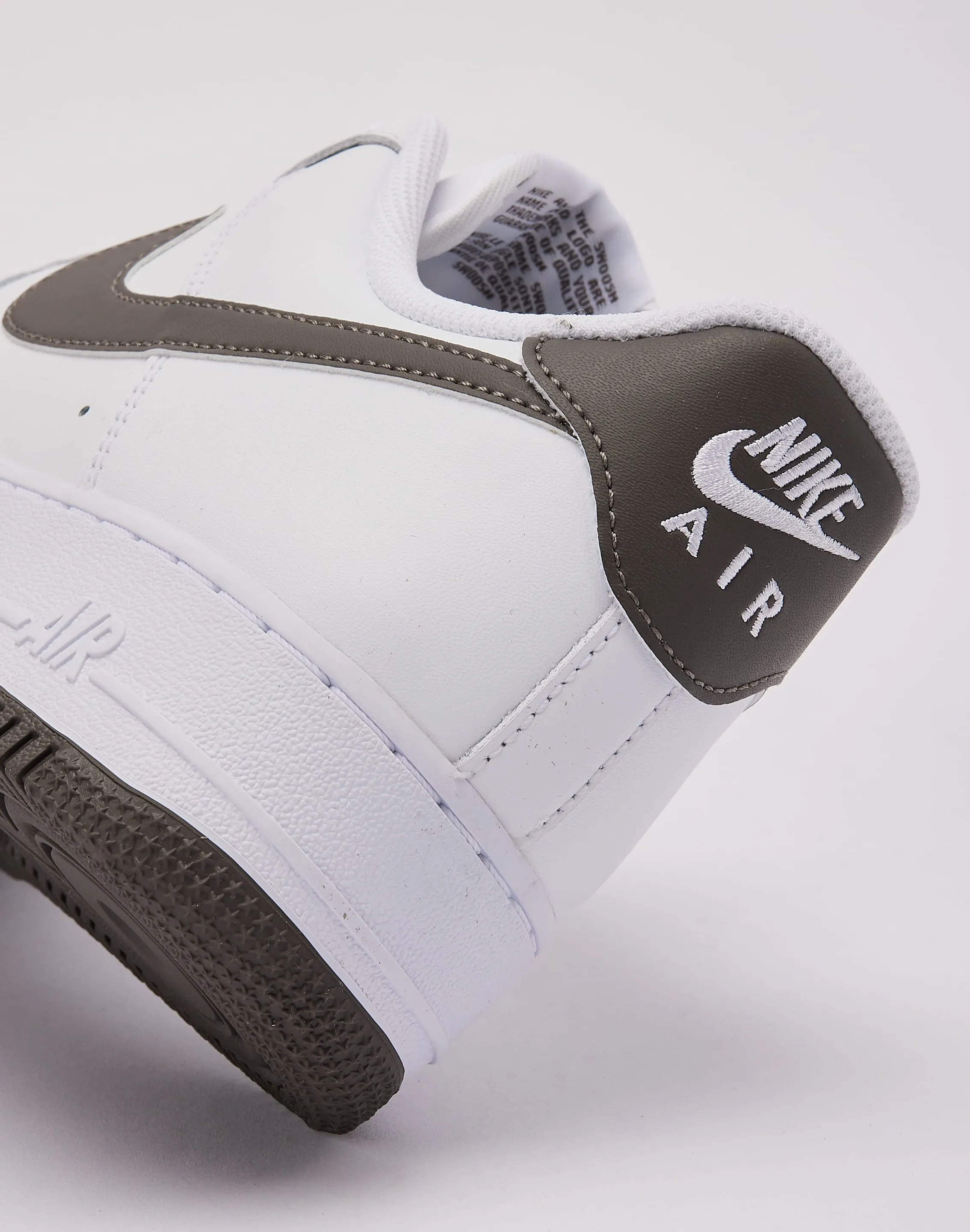 Comfortable toe box Weather resistant Nike Air Force 1 Low '07