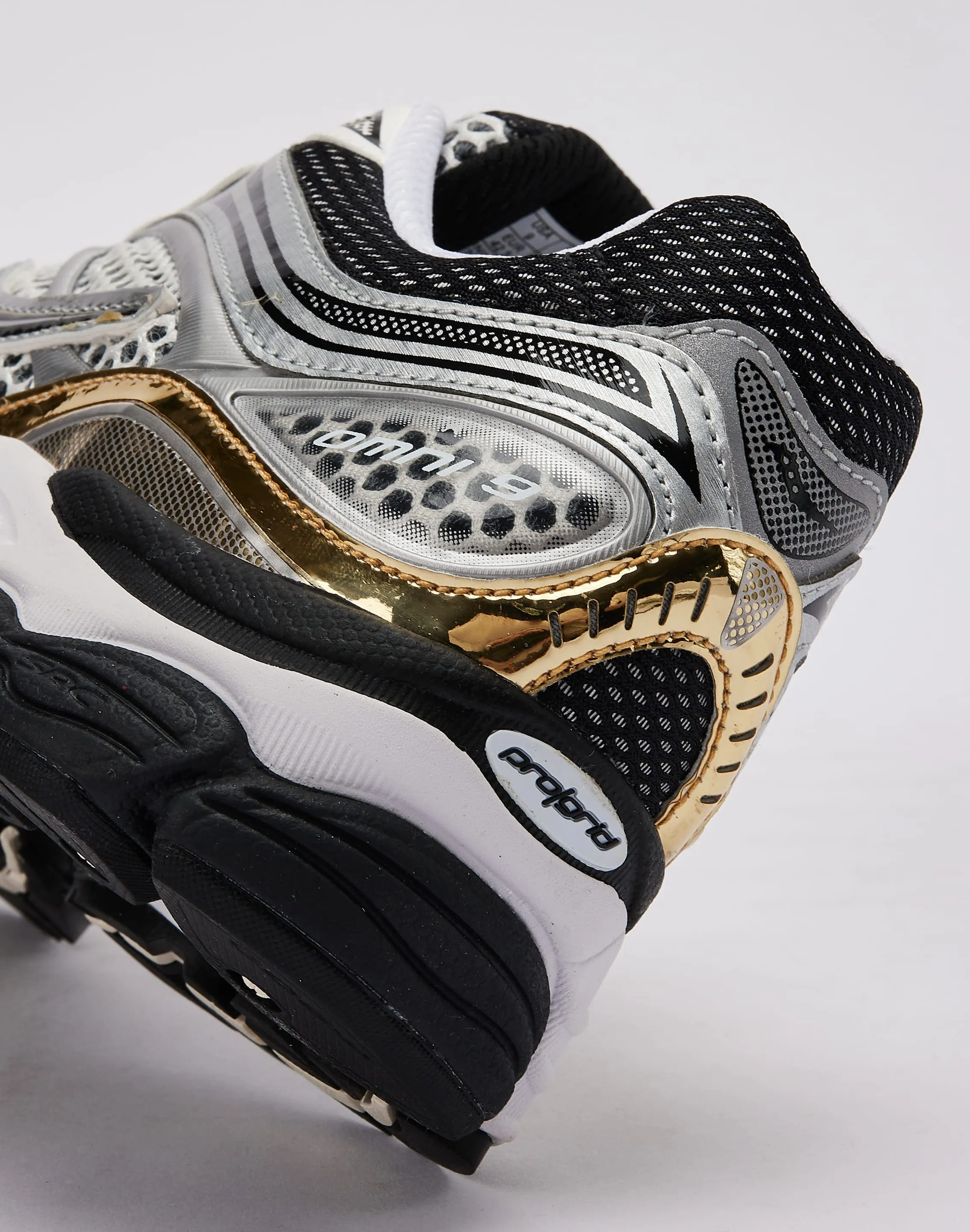 Saucony  ProGrid Omni 9 Rock Hike