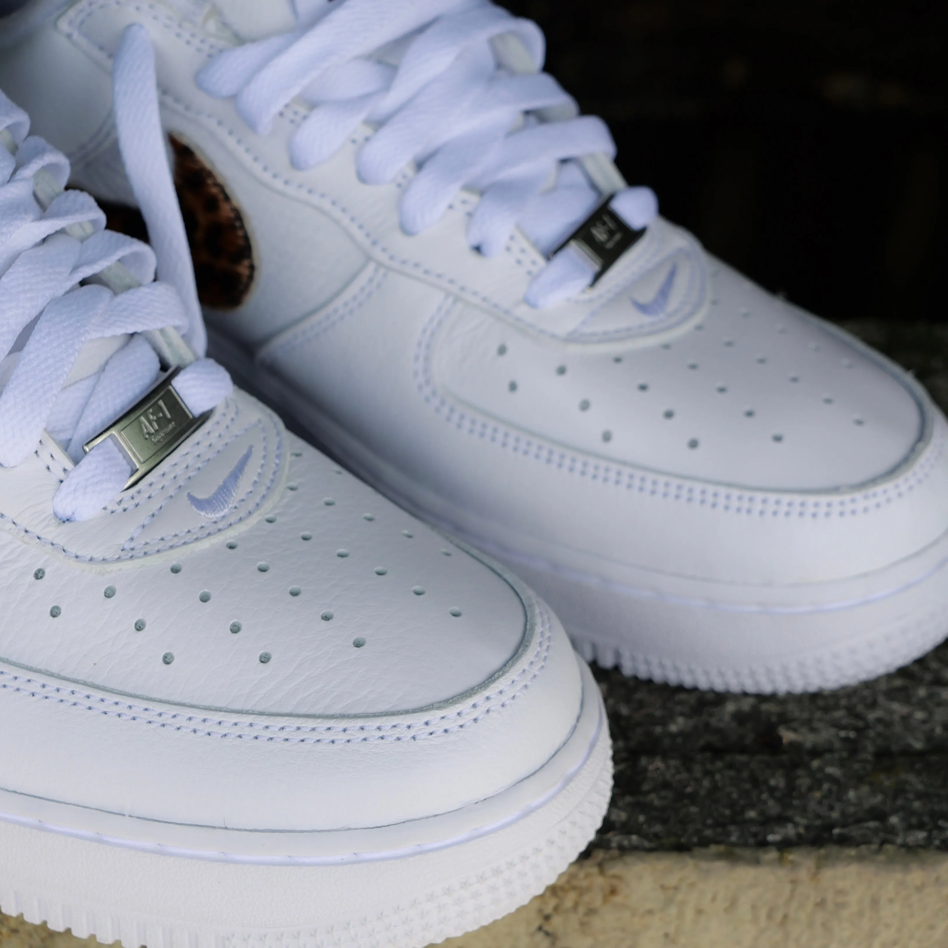 Nike x Supreme Air Force 1 Low SP (White/Cheetah) Durable piece martial artists