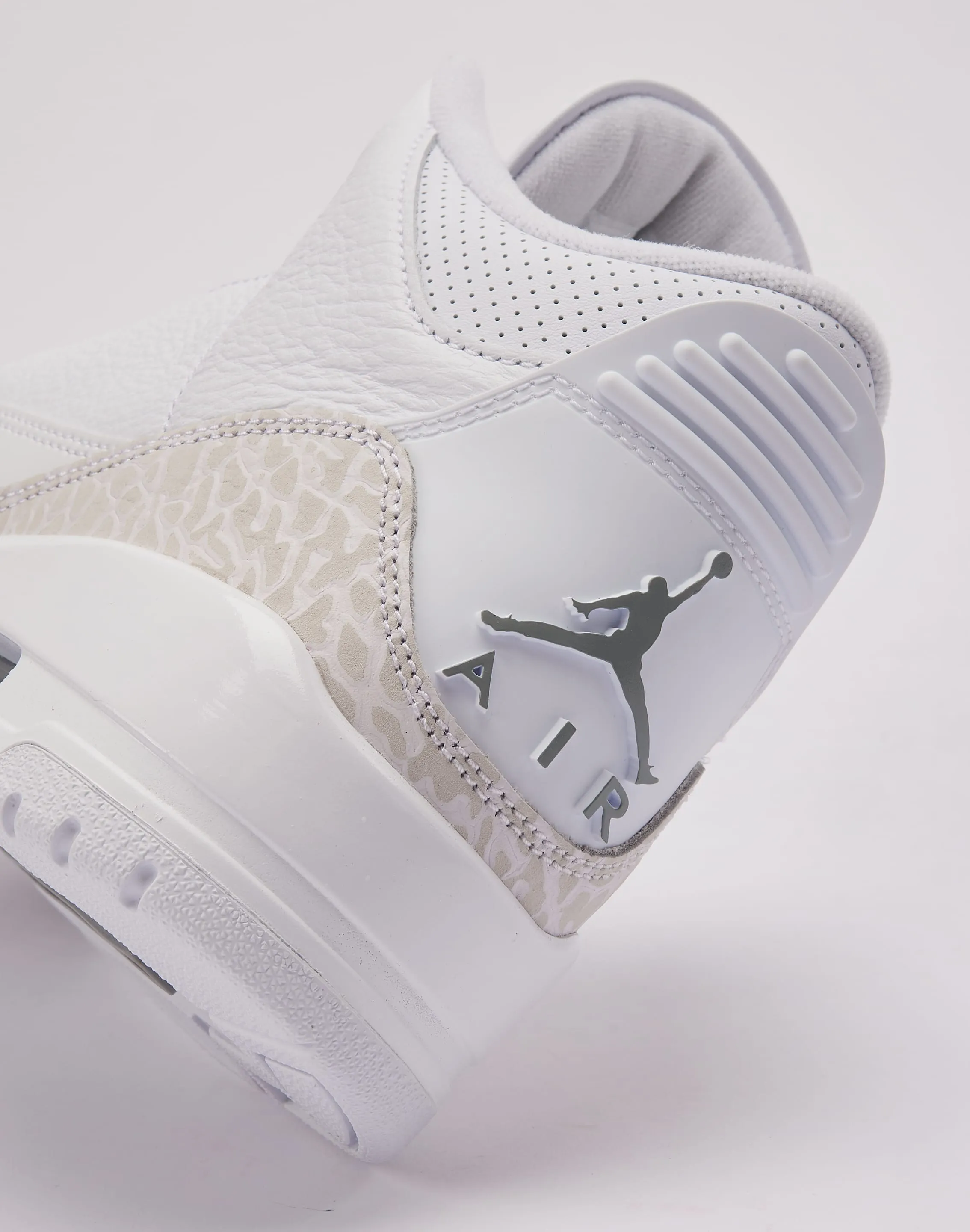 Subtle Look Comfort Padding Jordan Air Jordan 3 Retro 'Pure Money'