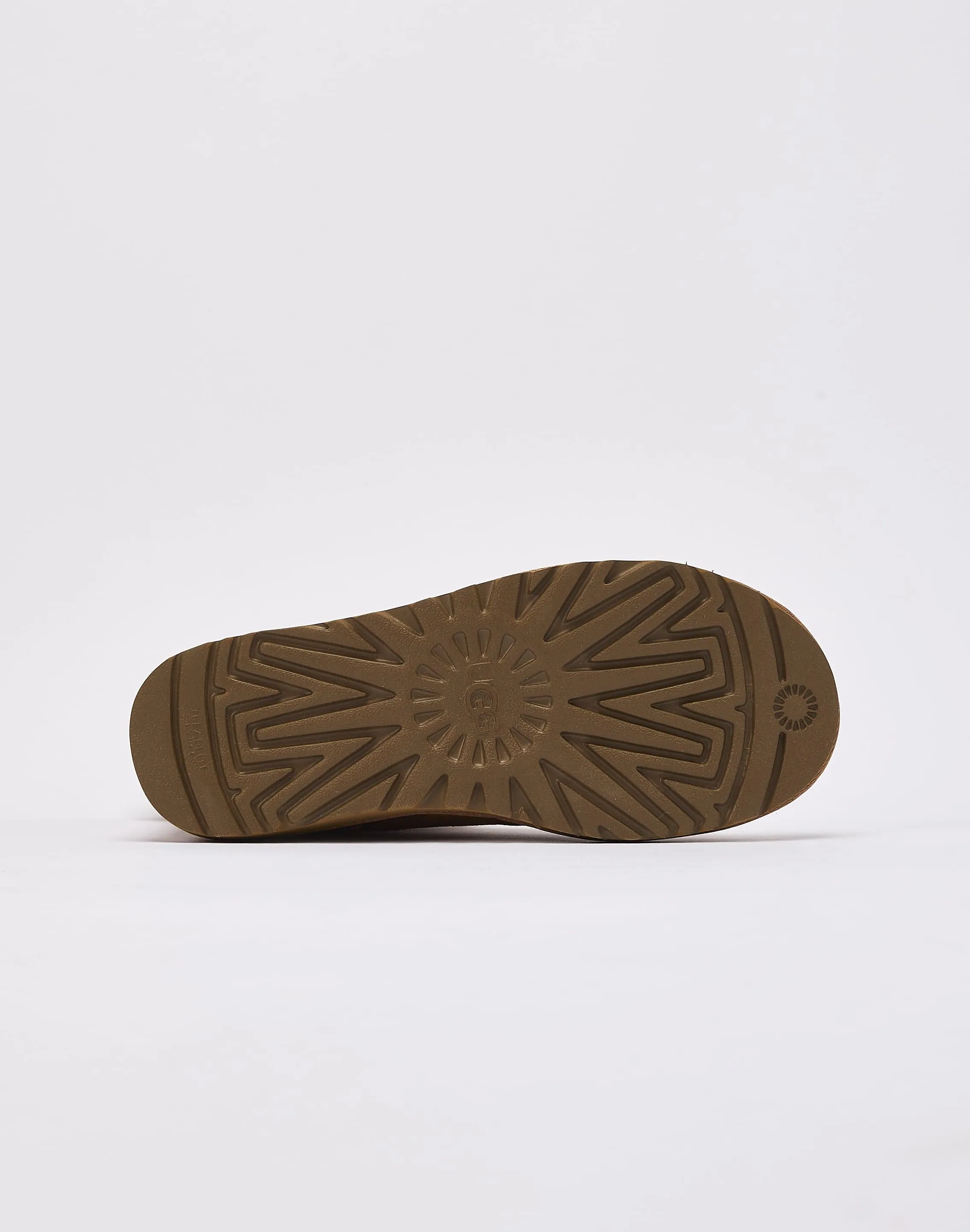 Seamless Upper Design anti slip grip UGG Classic Short II Boots