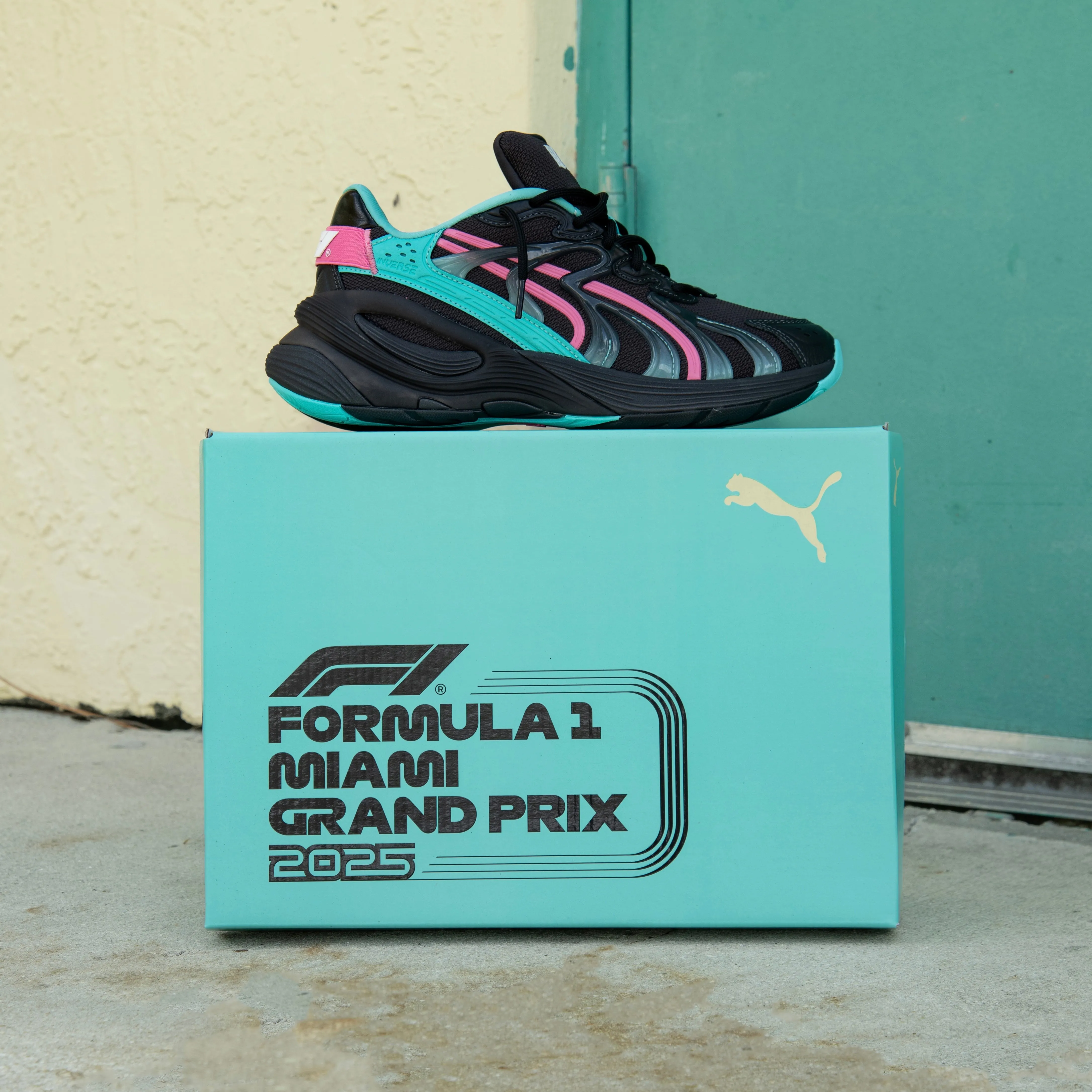 Mens Puma F1 Inverse Miami (Flat Dark Grey/Aquatic) Distinctive Design