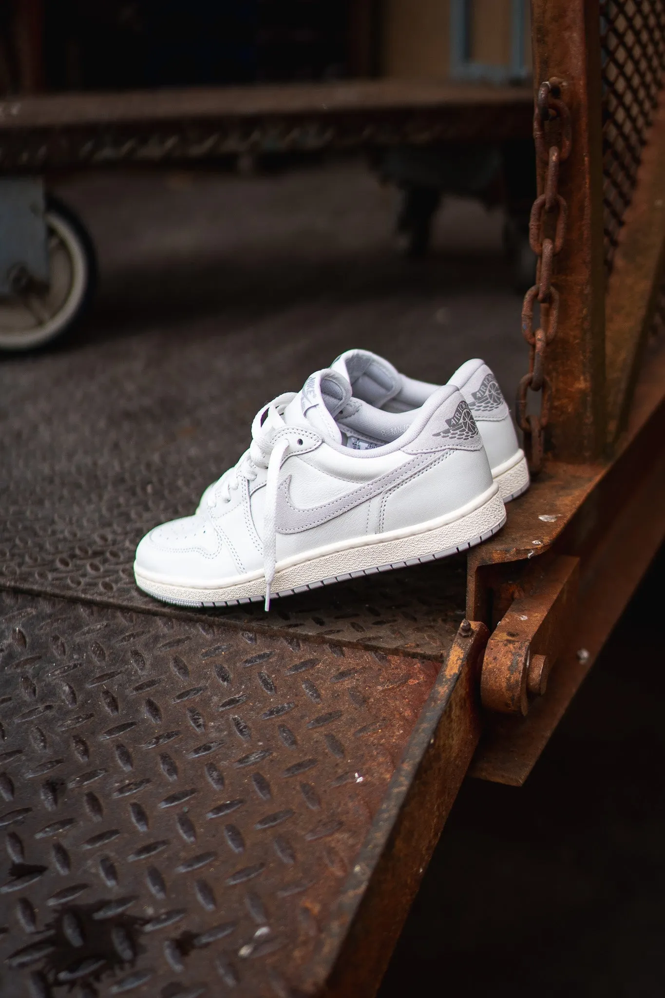 Mens Air Jordan 1 Low 85 (Summit White/Light Smoke Grey) adjustable user Arch support
