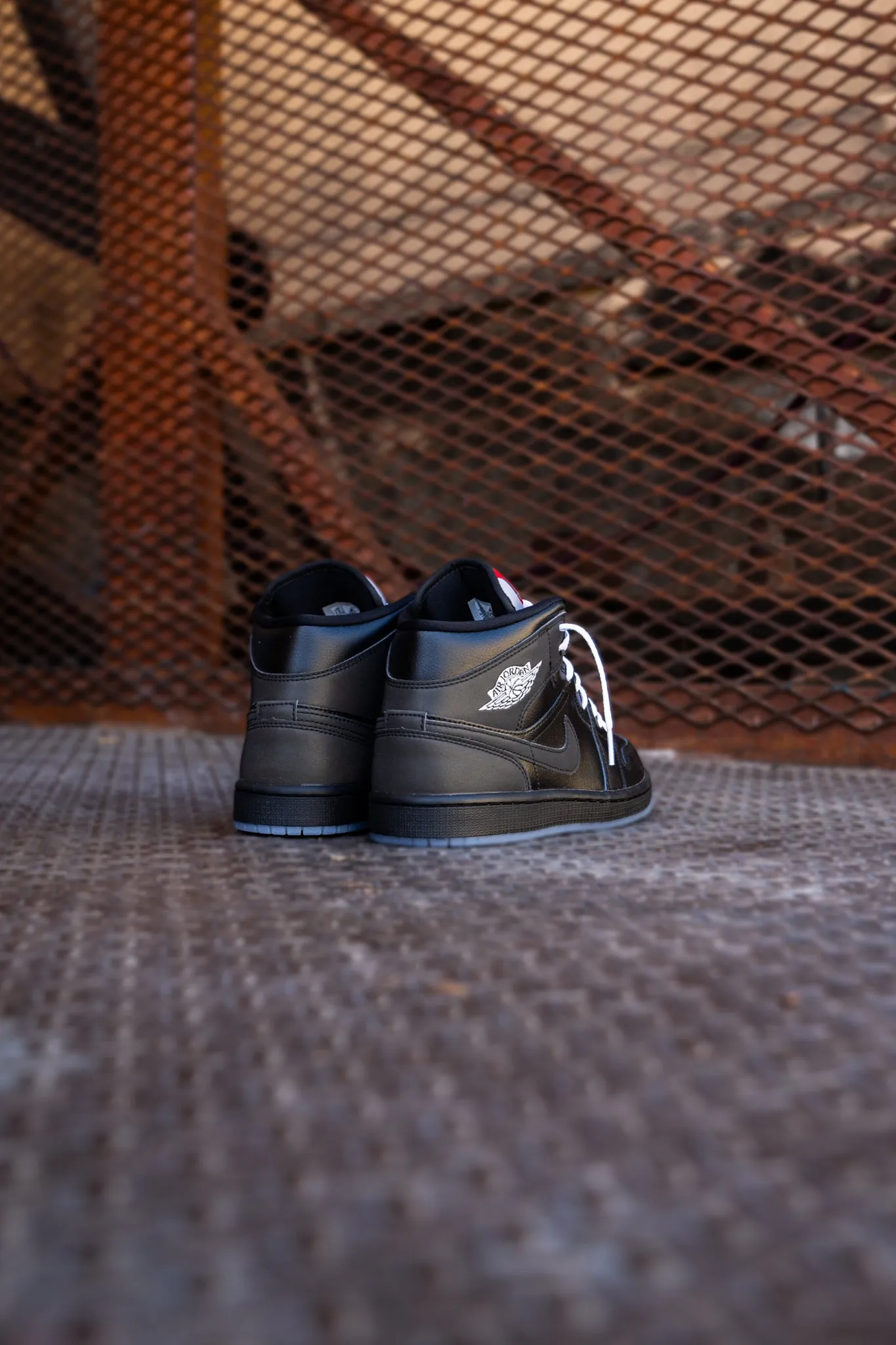 Mens Air Jordan 1 Mid SE (Black/White/Wolf Grey) foldable