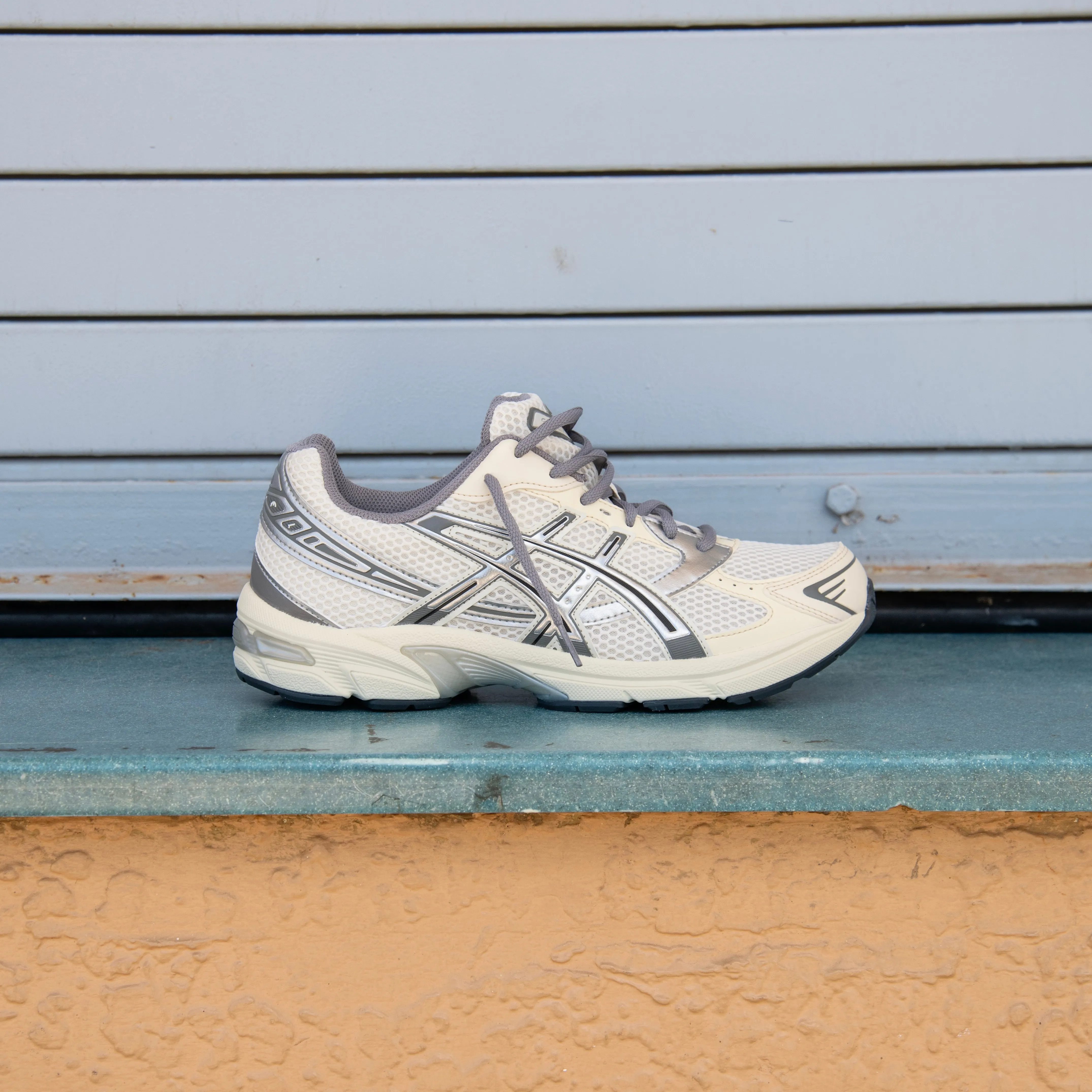 pool users' water shoes extra-large Mens Asics Gel-1130 (Cream/Clay Grey)