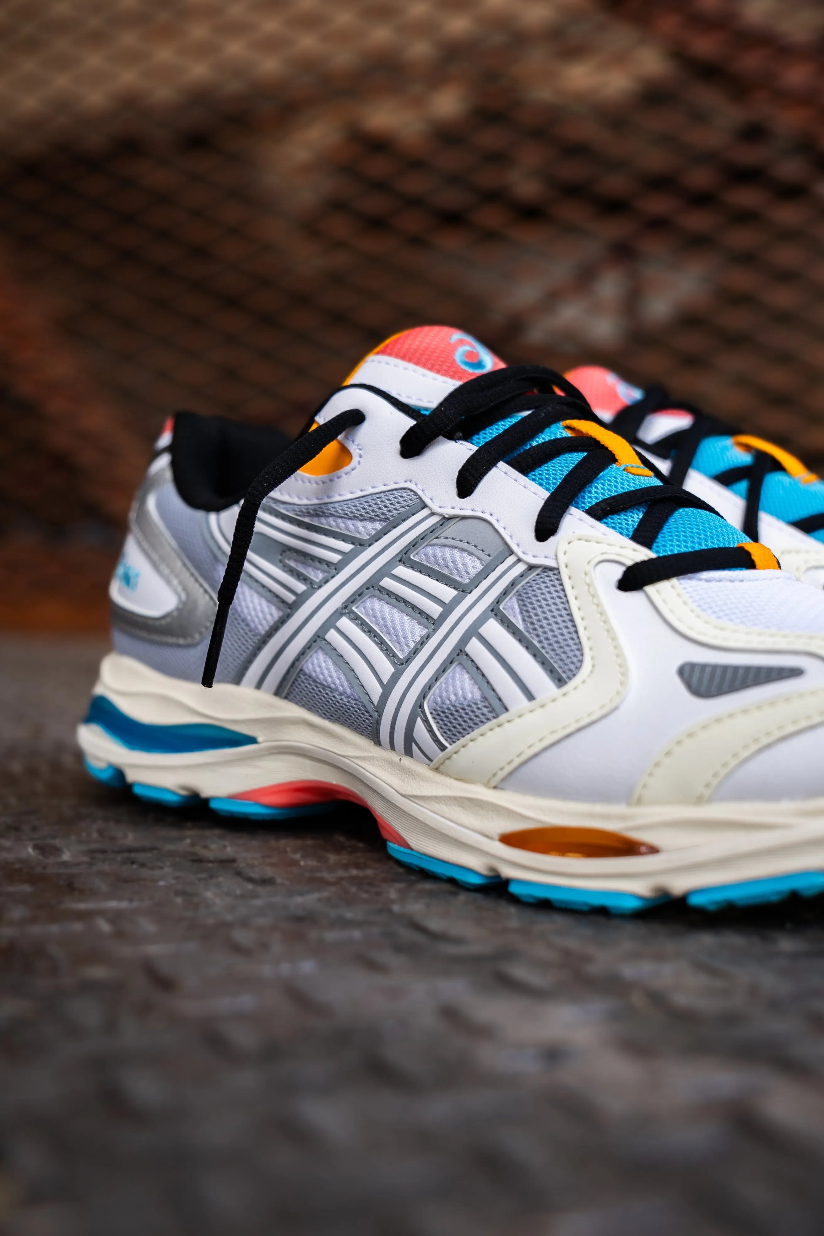 Trend-setting ease Mens Asics Gel K-1011 (White/Pure Silver)
