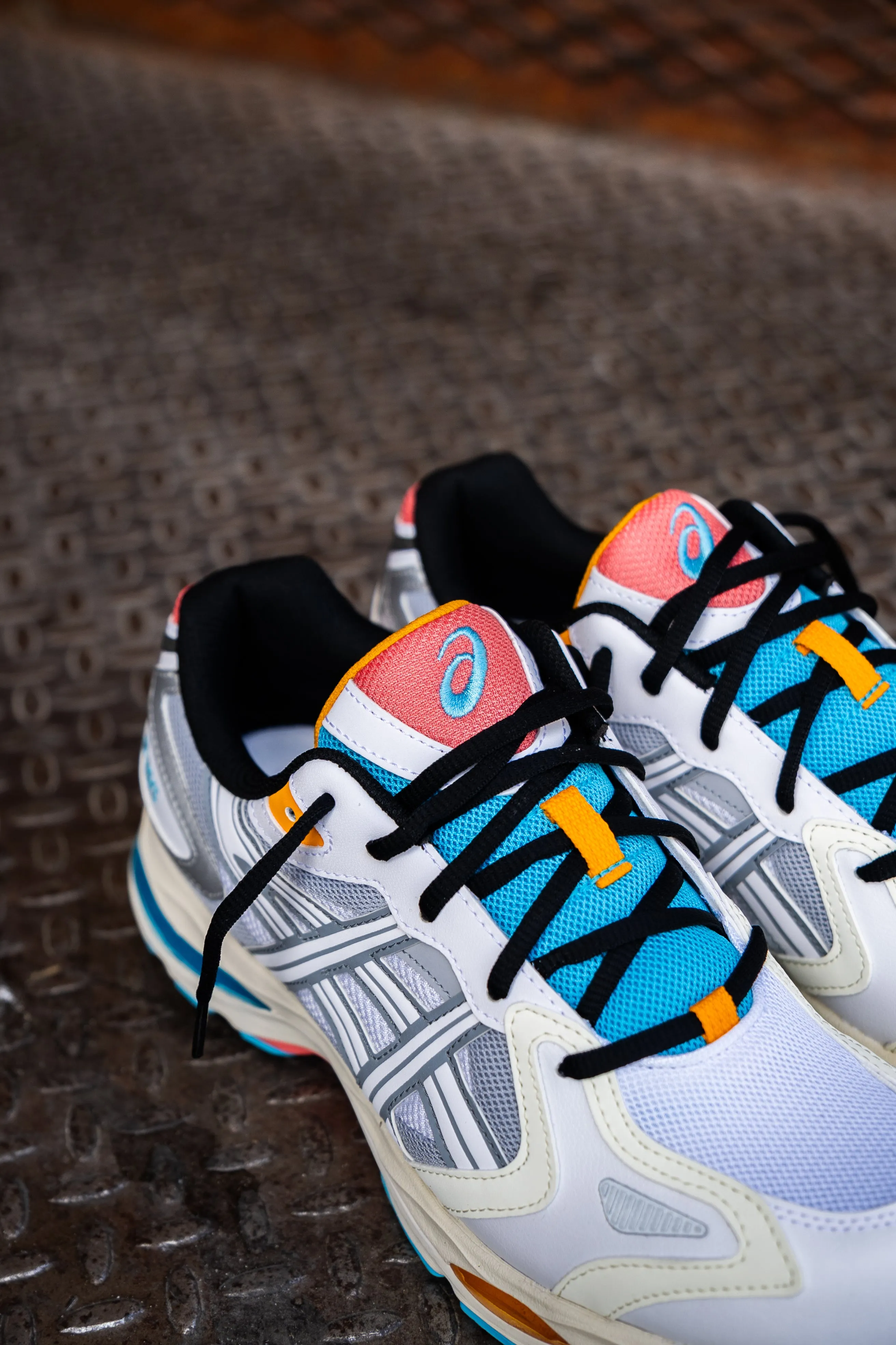 All-around durability precious Mens Asics Gel K-1011 (White/Pure Silver)