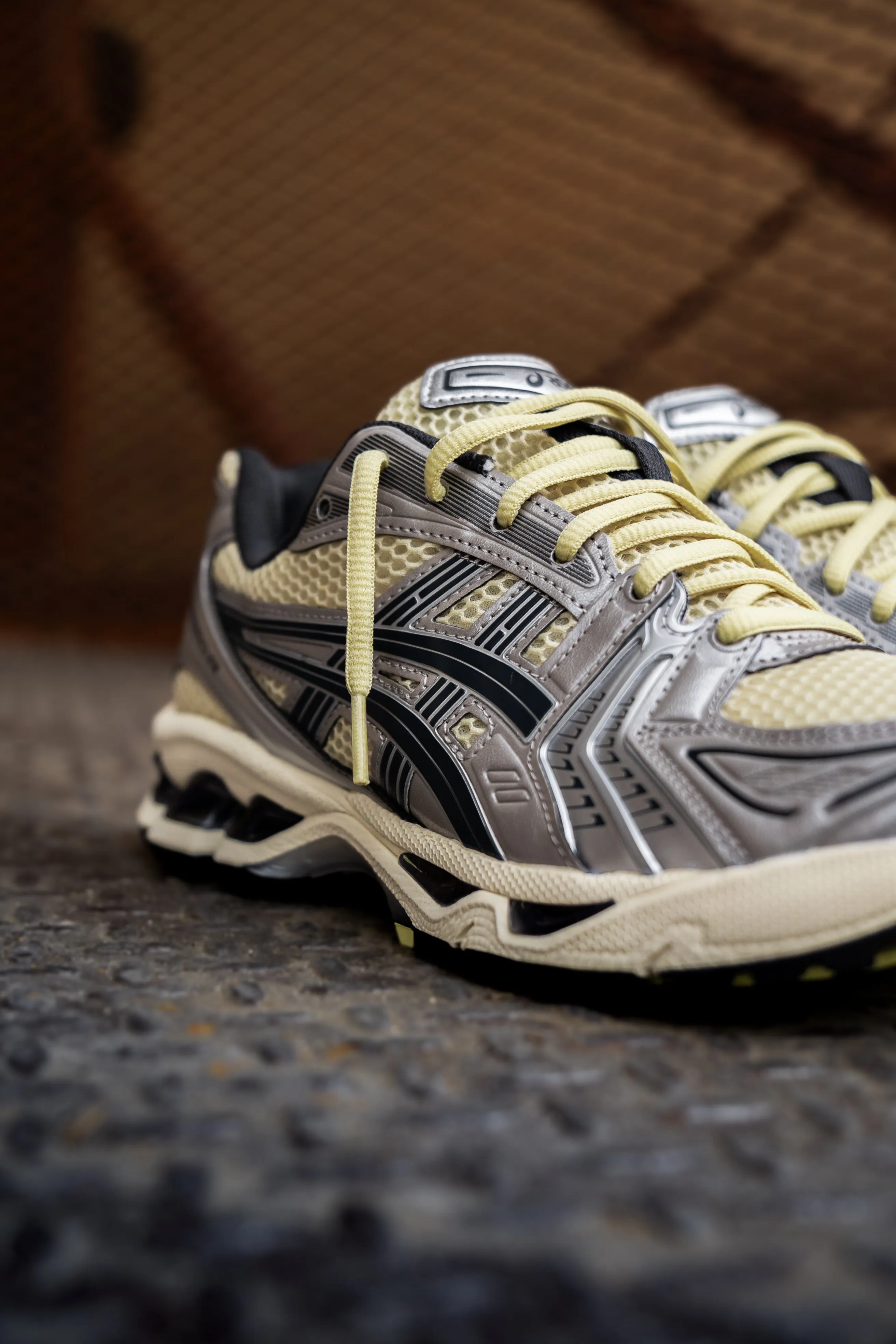 Mens Asics Gel Kayano 14 (Oyster White/Steeple Grey) travel - style Snug fit