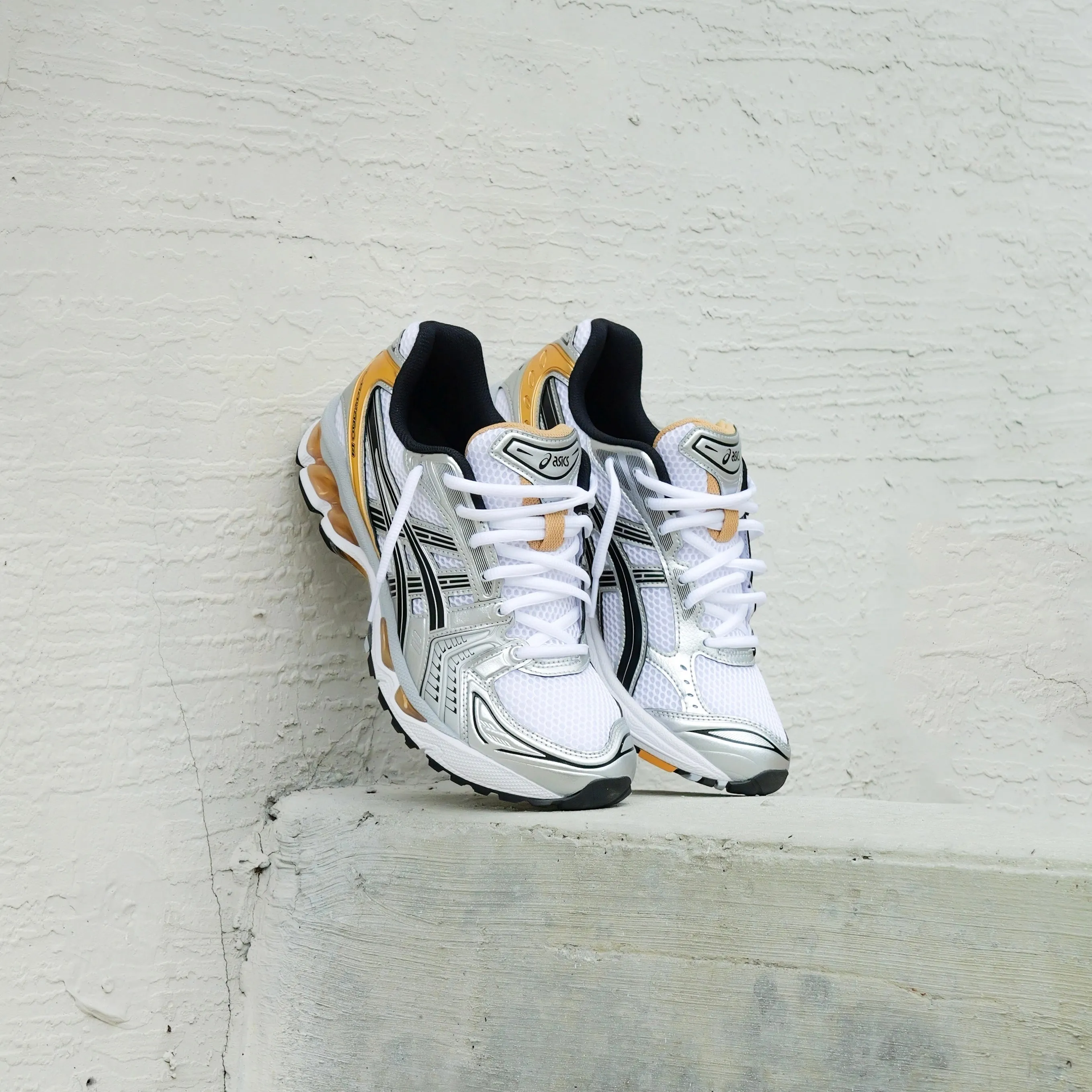 performance - level Mens Asics Gel-Kayano 14 (White/Pure Gold)