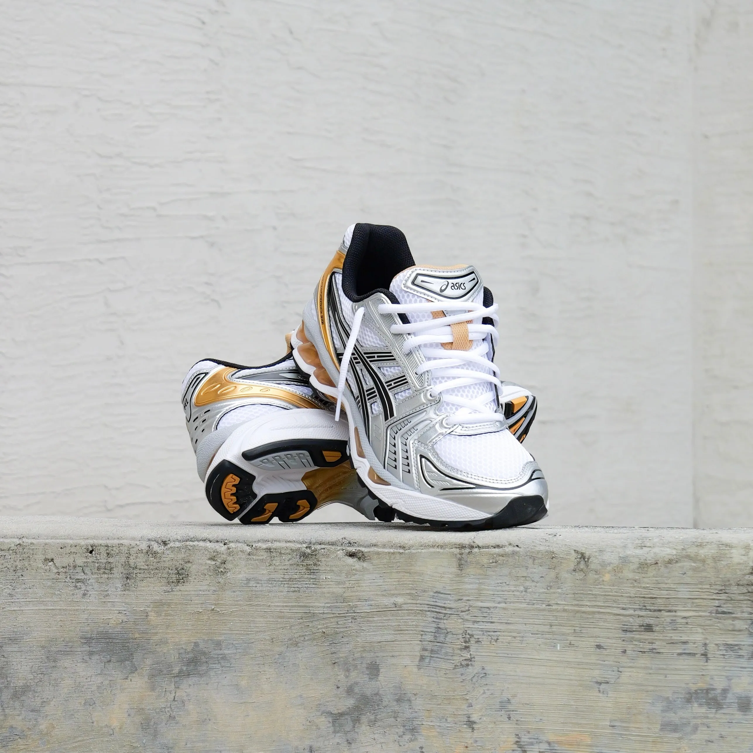 Adjustable Strap Mens Asics Gel-Kayano 14 (White/Pure Gold)