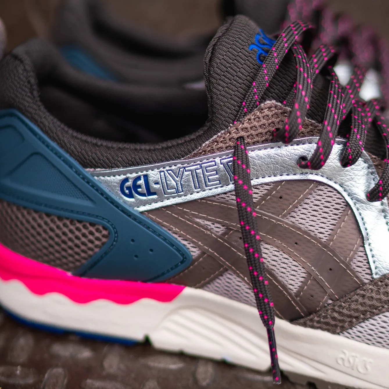 Fresh stability Lightweight Ease Mens Asics Gel-Lyte 5 (Simply Taupe/Greige) - 1203A283-250