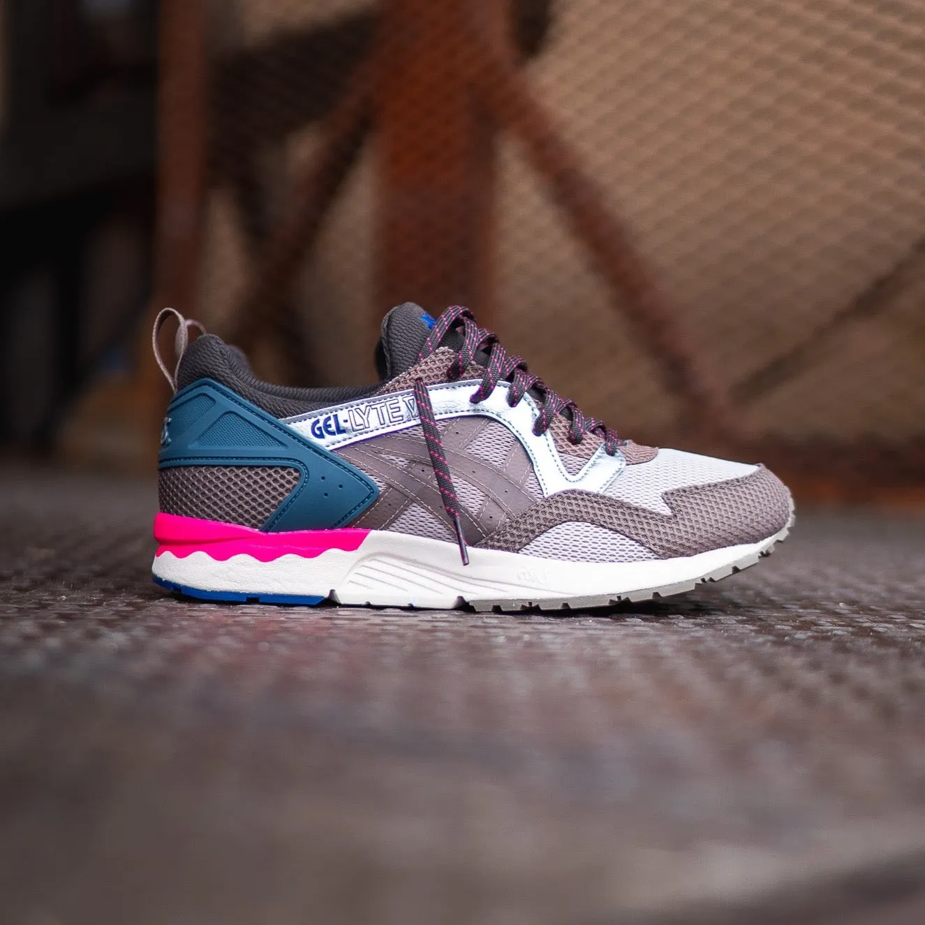 Mens Asics Gel-Lyte 5 (Simply Taupe/Greige) - 1203A283-250 swimmers - specific functions