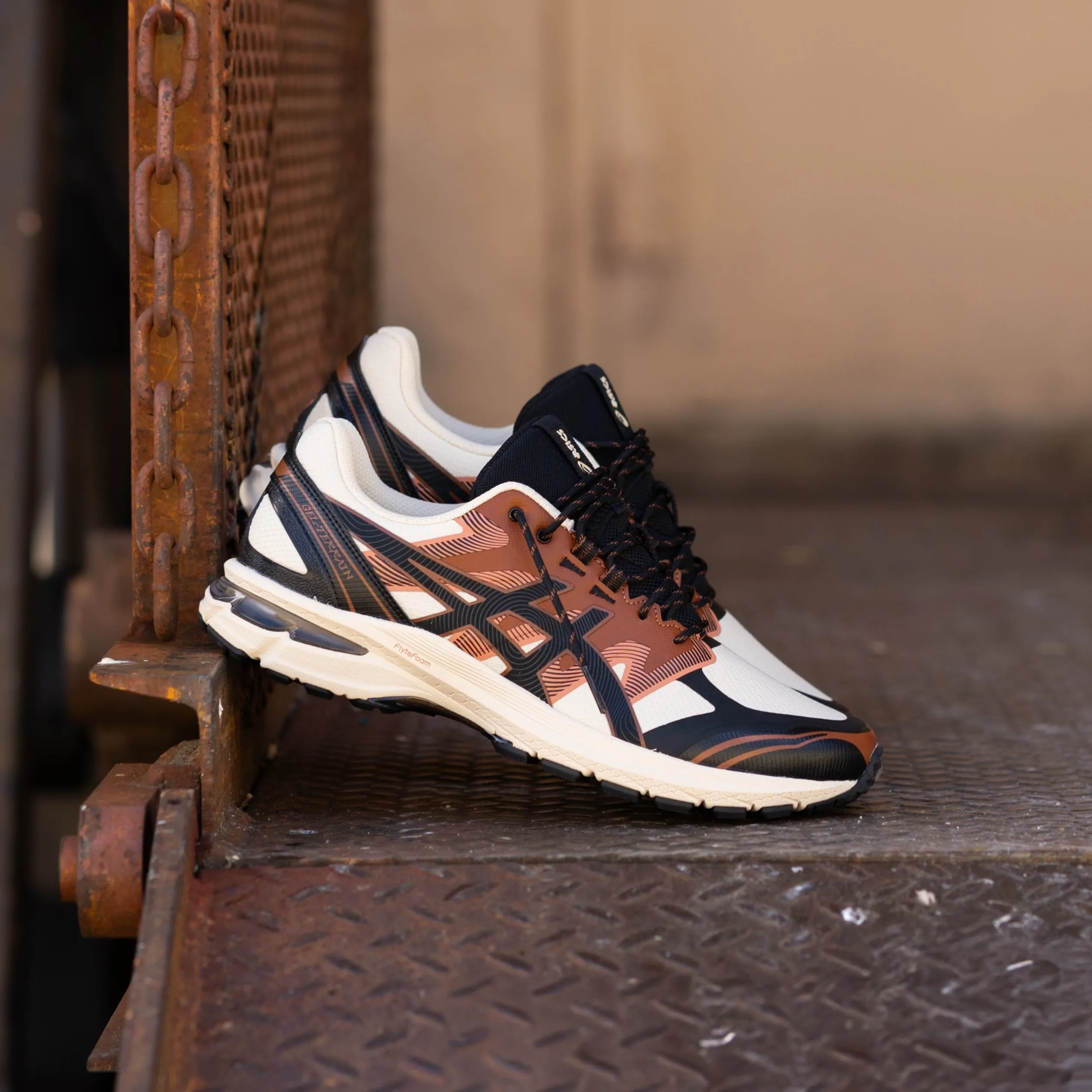 Luxury Mens Asics Gel-Terrain (Vanilla/Black) - 1203A342-250