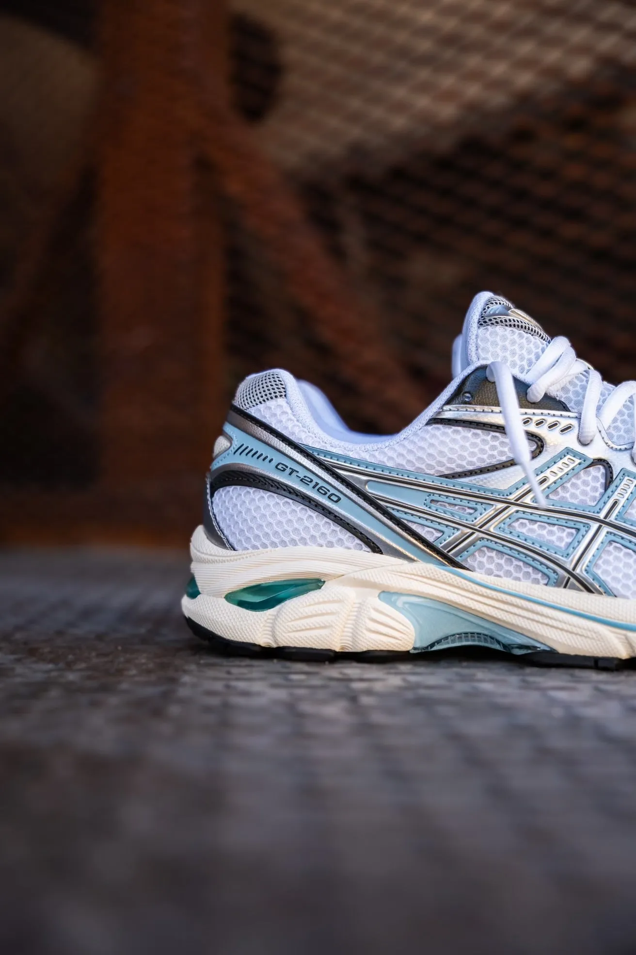 grip - level Mens Asics GT-2160 (White/Pure Silver/Light Blue)